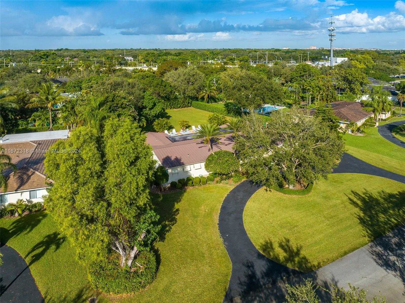Small Image of 11420 SOUTH WEST 80TH RD, Pinecrest Number 5