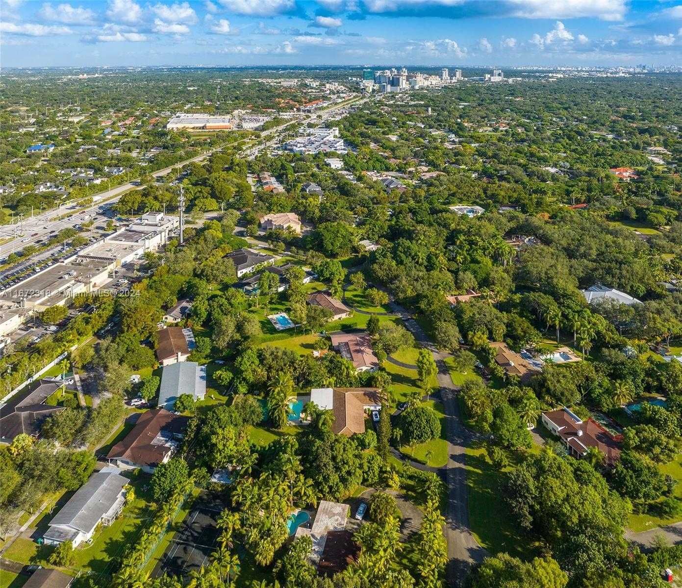 Small Image of 11420 SOUTH WEST 80TH RD, Pinecrest Number 52