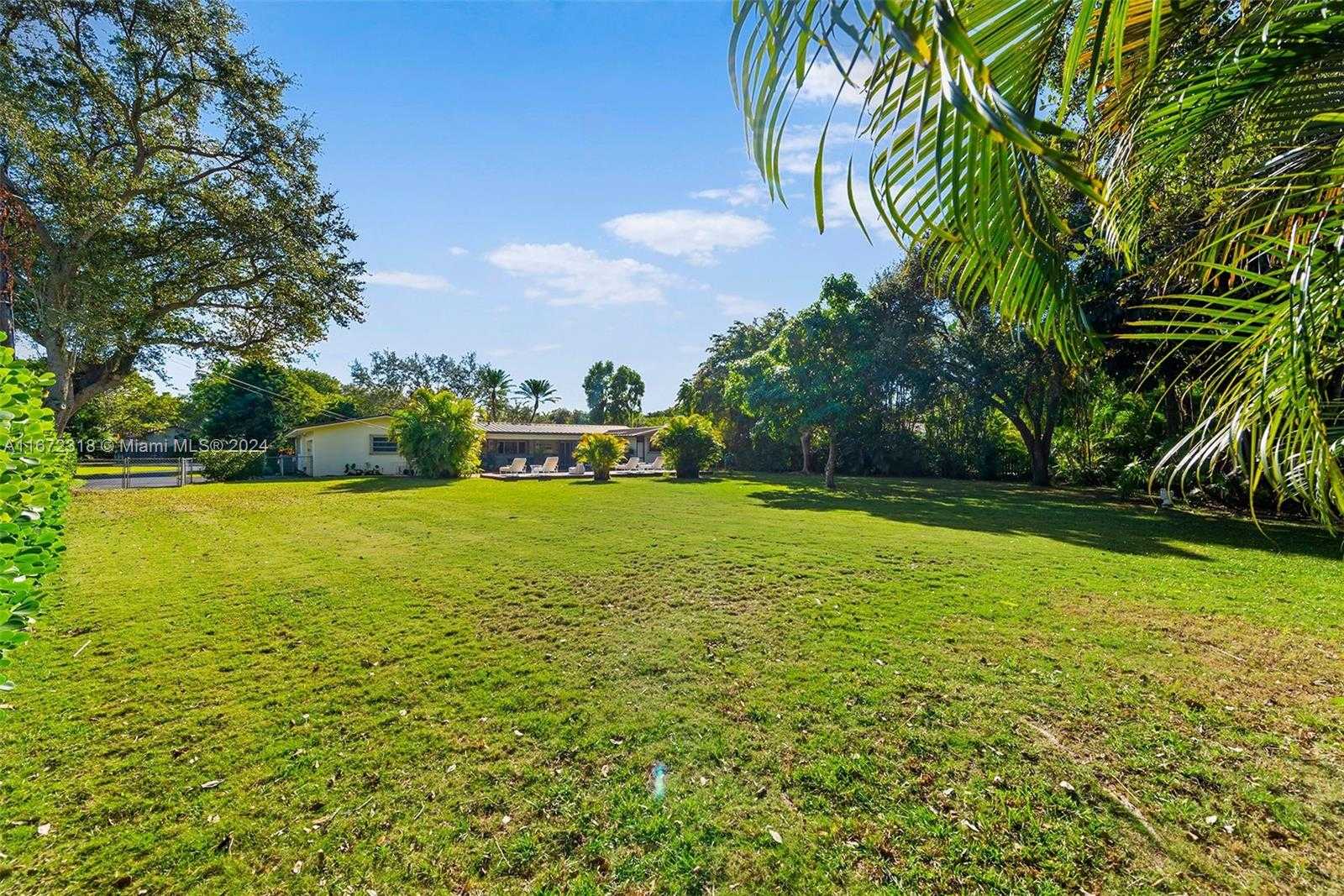 Small Image of 11420 SOUTH WEST 80TH RD, Pinecrest Number 58
