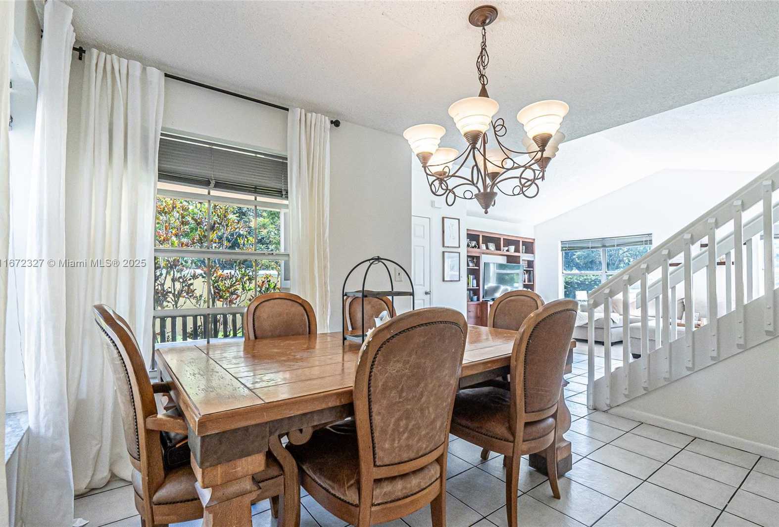 Small Image of 2913 MYRTLE OAK CIR, Davie Number 10