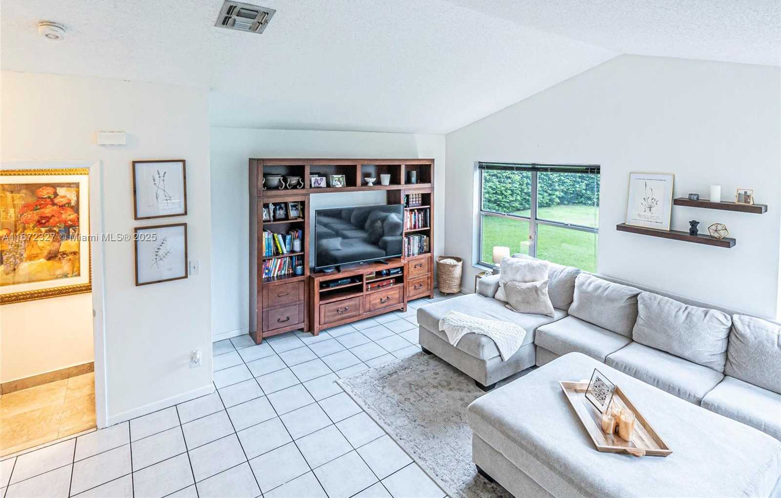 Small Image of 2913 MYRTLE OAK CIR, Davie Number 11