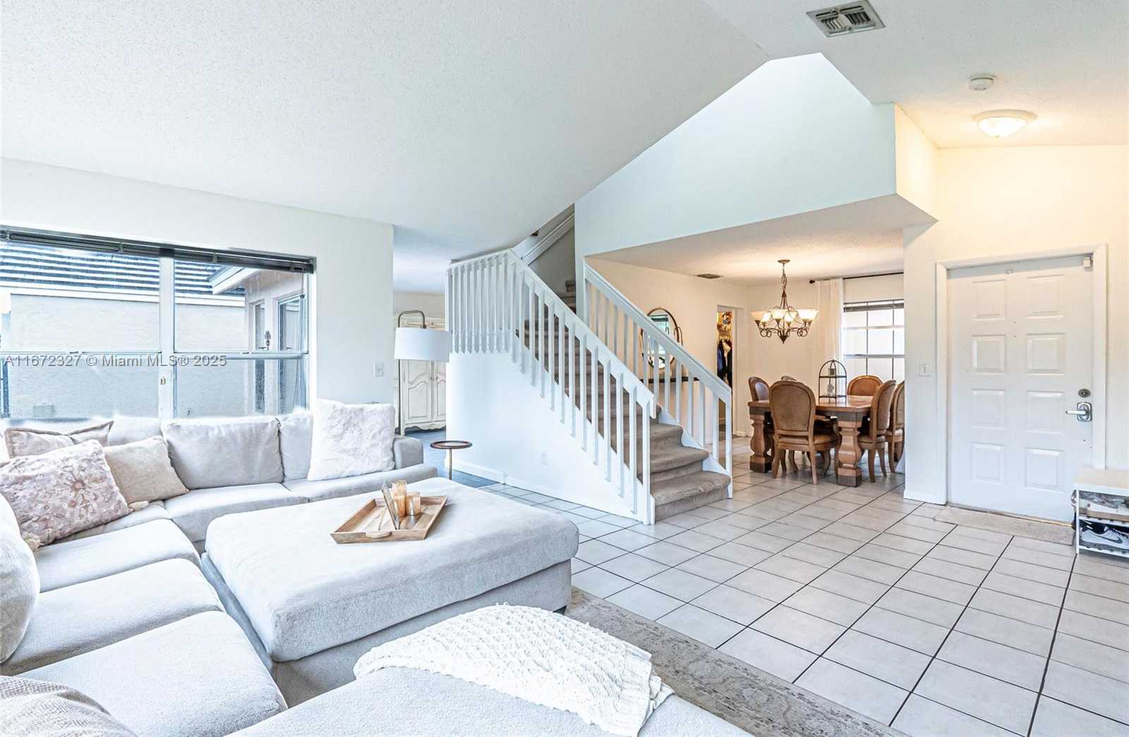Small Image of 2913 MYRTLE OAK CIR, Davie Number 12