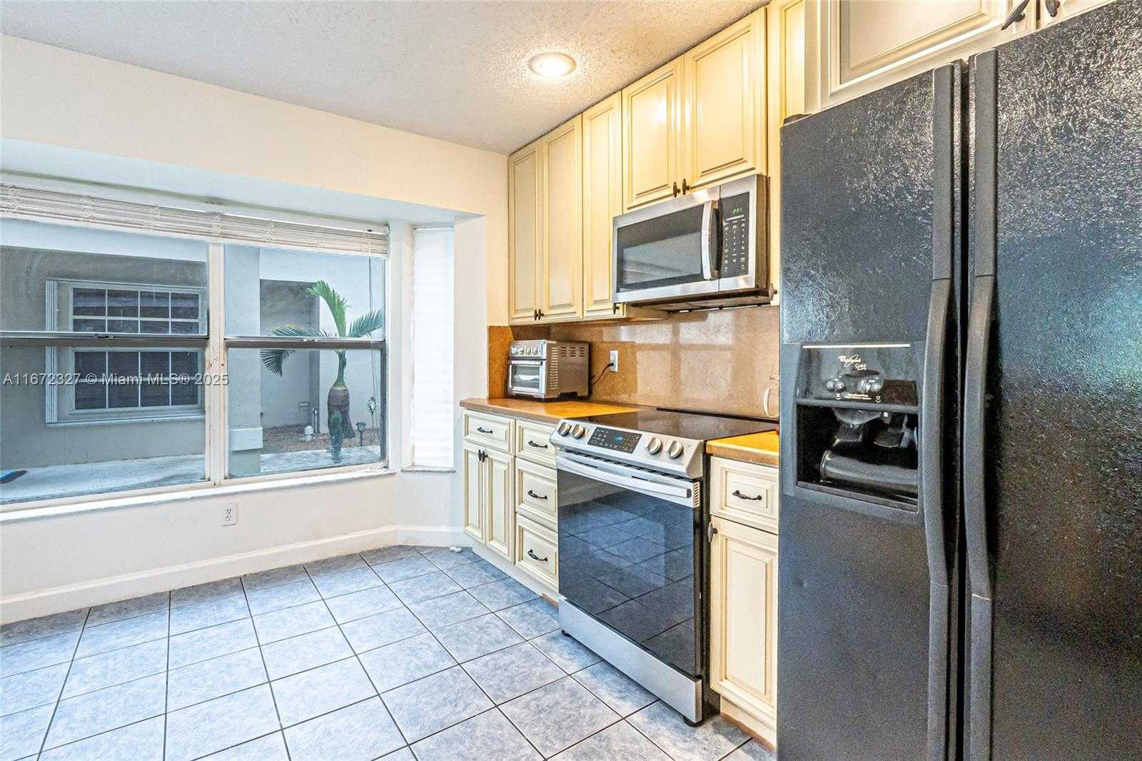 Small Image of 2913 MYRTLE OAK CIR, Davie Number 16