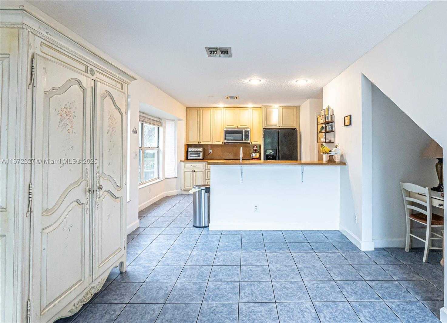 Small Image of 2913 MYRTLE OAK CIR, Davie Number 19