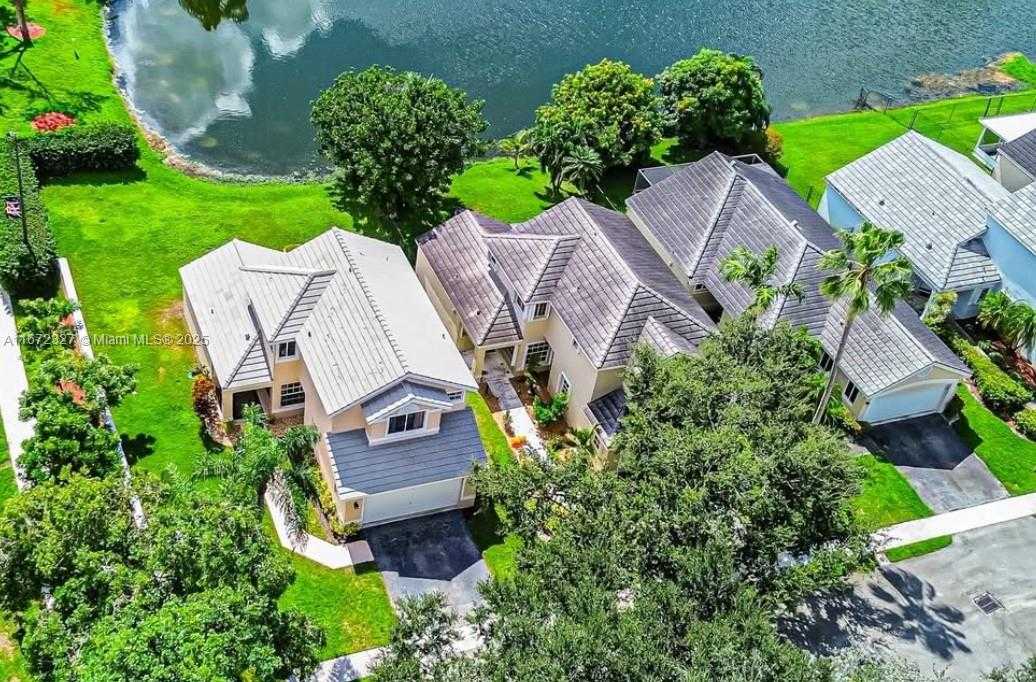 Small Image of 2913 MYRTLE OAK CIR, Davie Number 2
