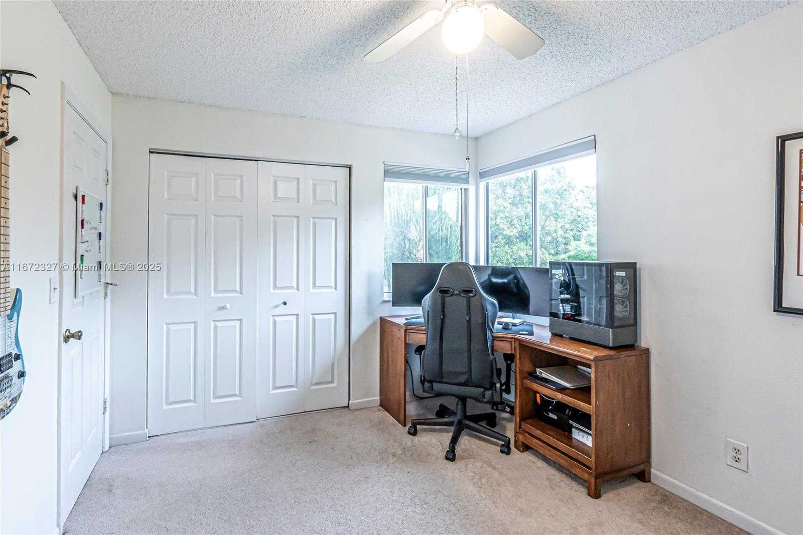 Small Image of 2913 MYRTLE OAK CIR, Davie Number 27