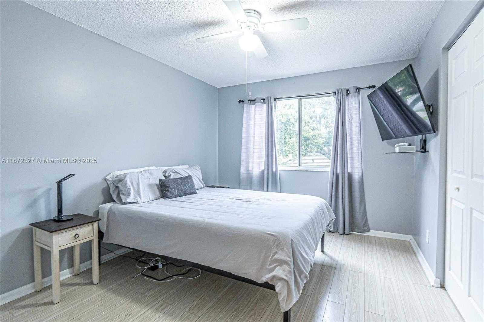 Small Image of 2913 MYRTLE OAK CIR, Davie Number 29