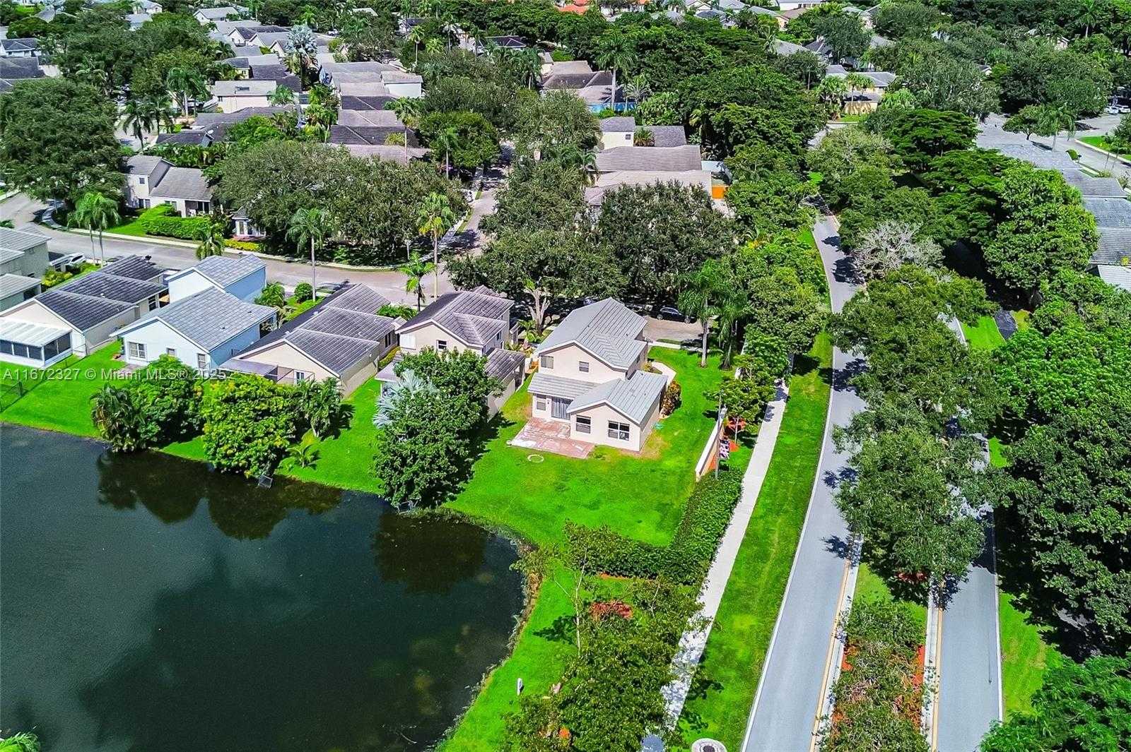 Small Image of 2913 MYRTLE OAK CIR, Davie Number 41
