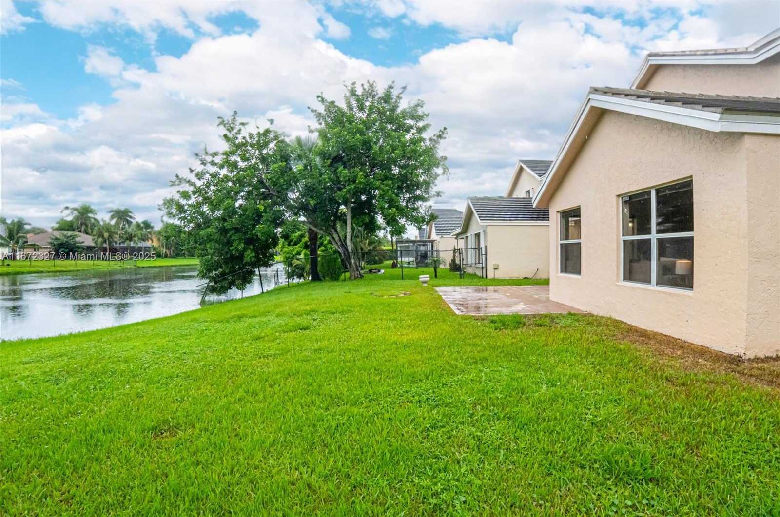Small Image of 2913 MYRTLE OAK CIR, Davie Number 43