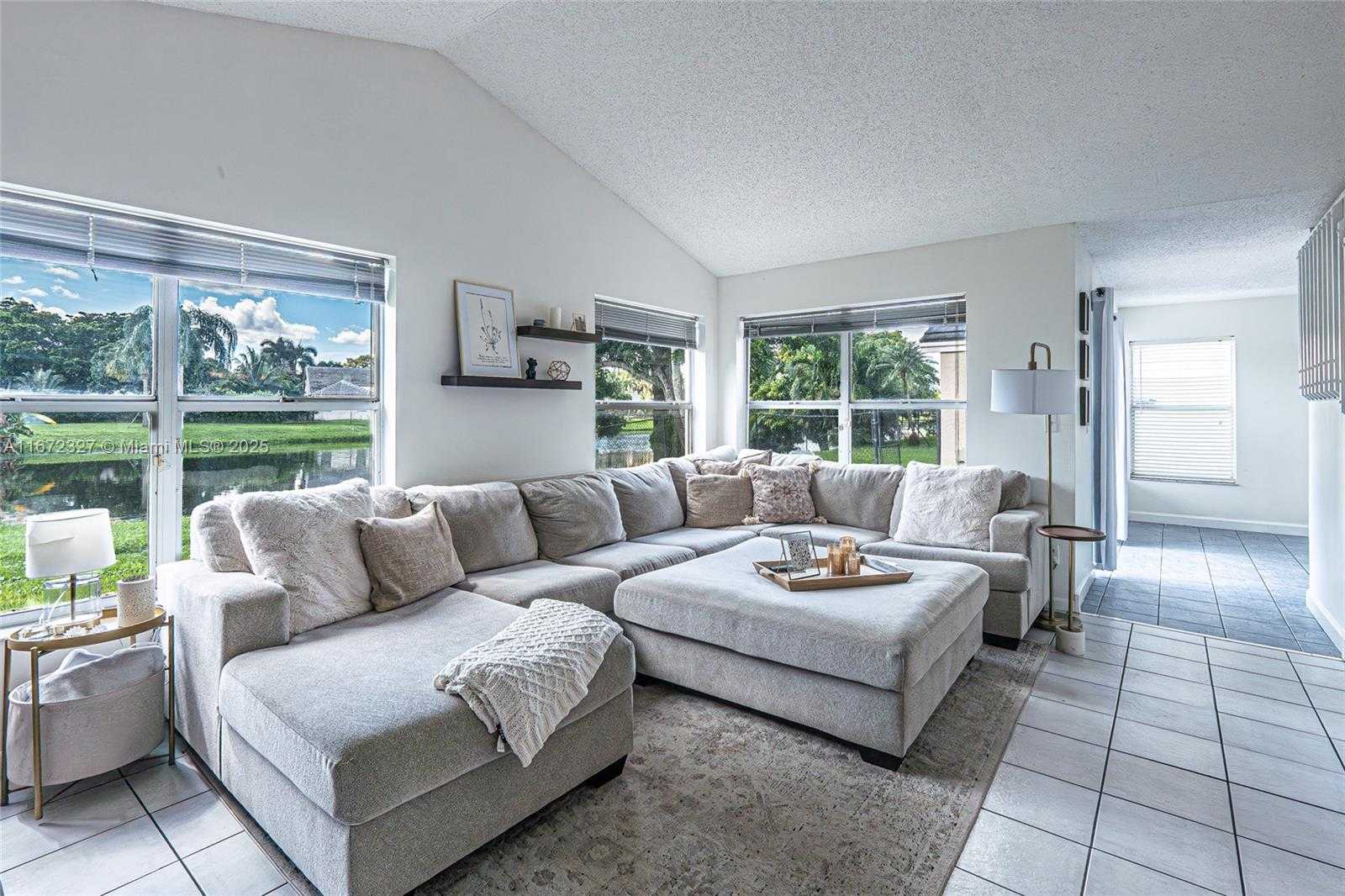Small Image of 2913 MYRTLE OAK CIR, Davie Number 5