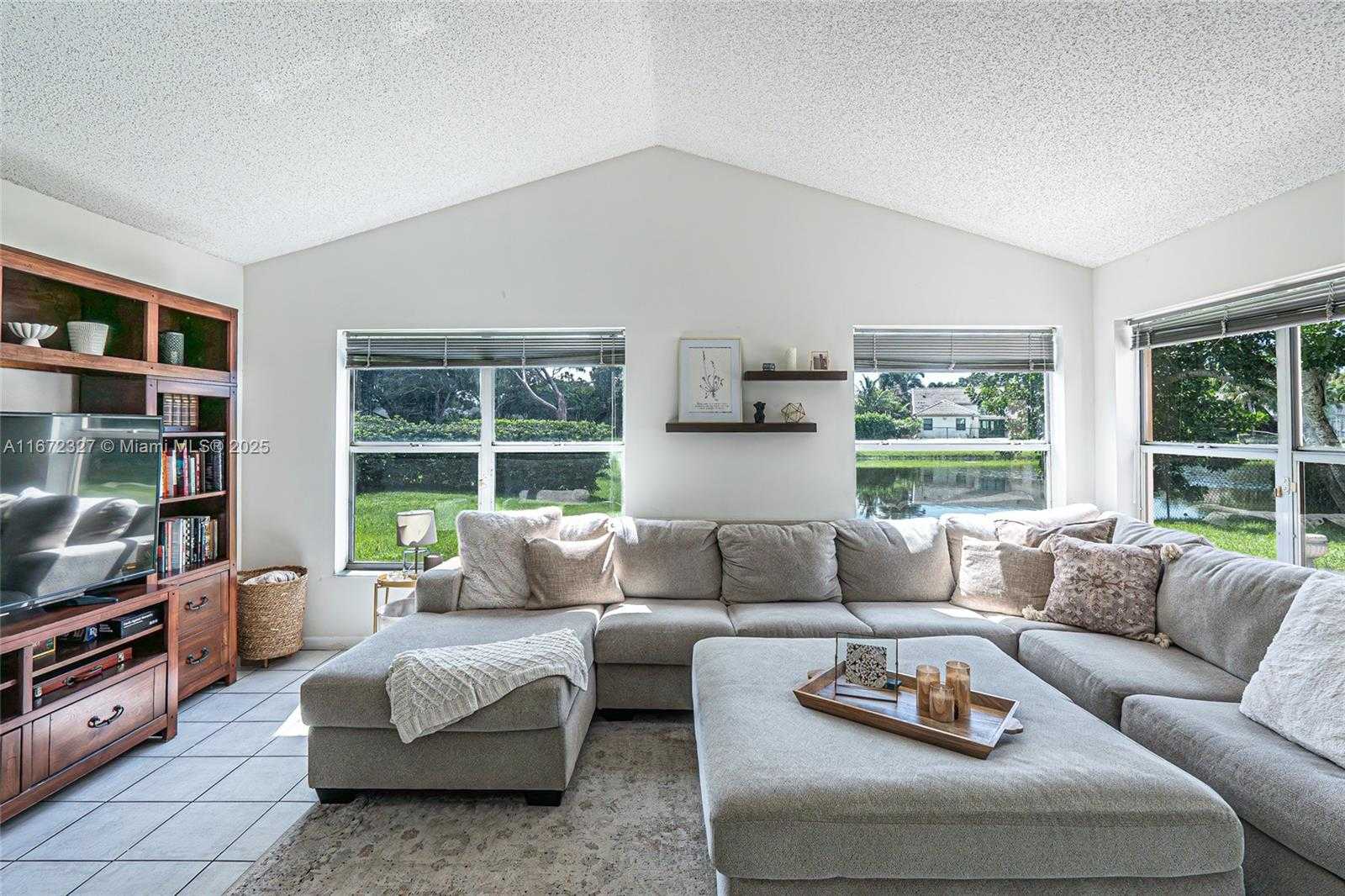 Small Image of 2913 MYRTLE OAK CIR, Davie Number 6