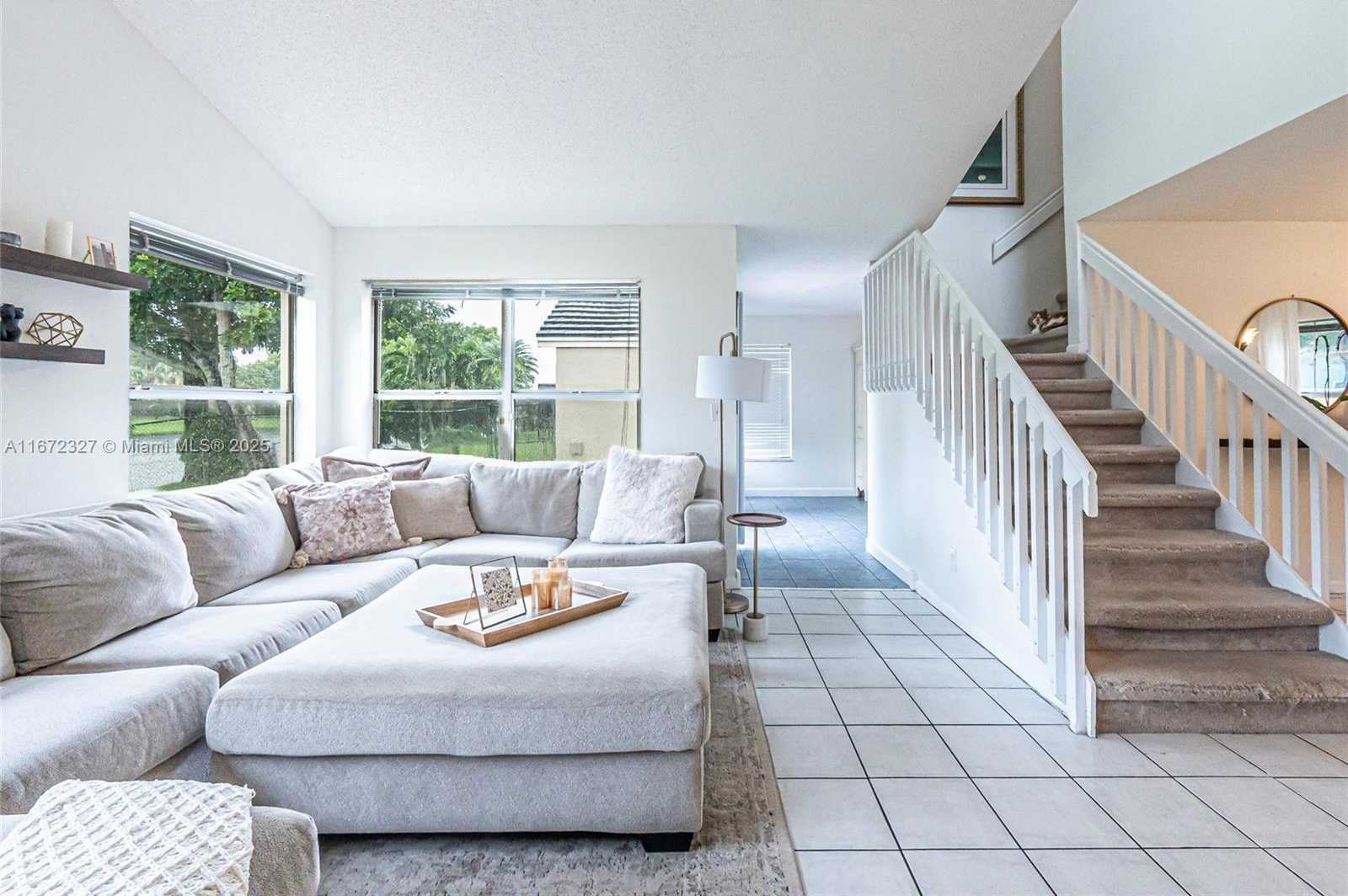 Small Image of 2913 MYRTLE OAK CIR, Davie Number 8