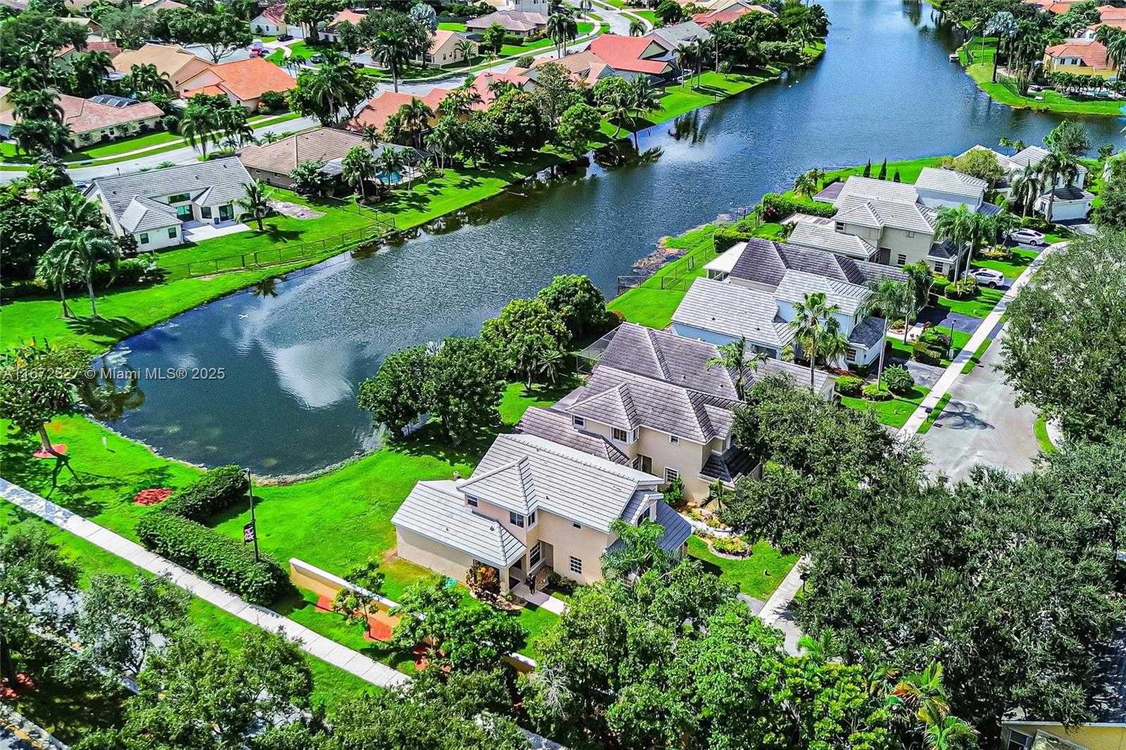 Small Image of 2913 MYRTLE OAK CIR, Davie Number 9