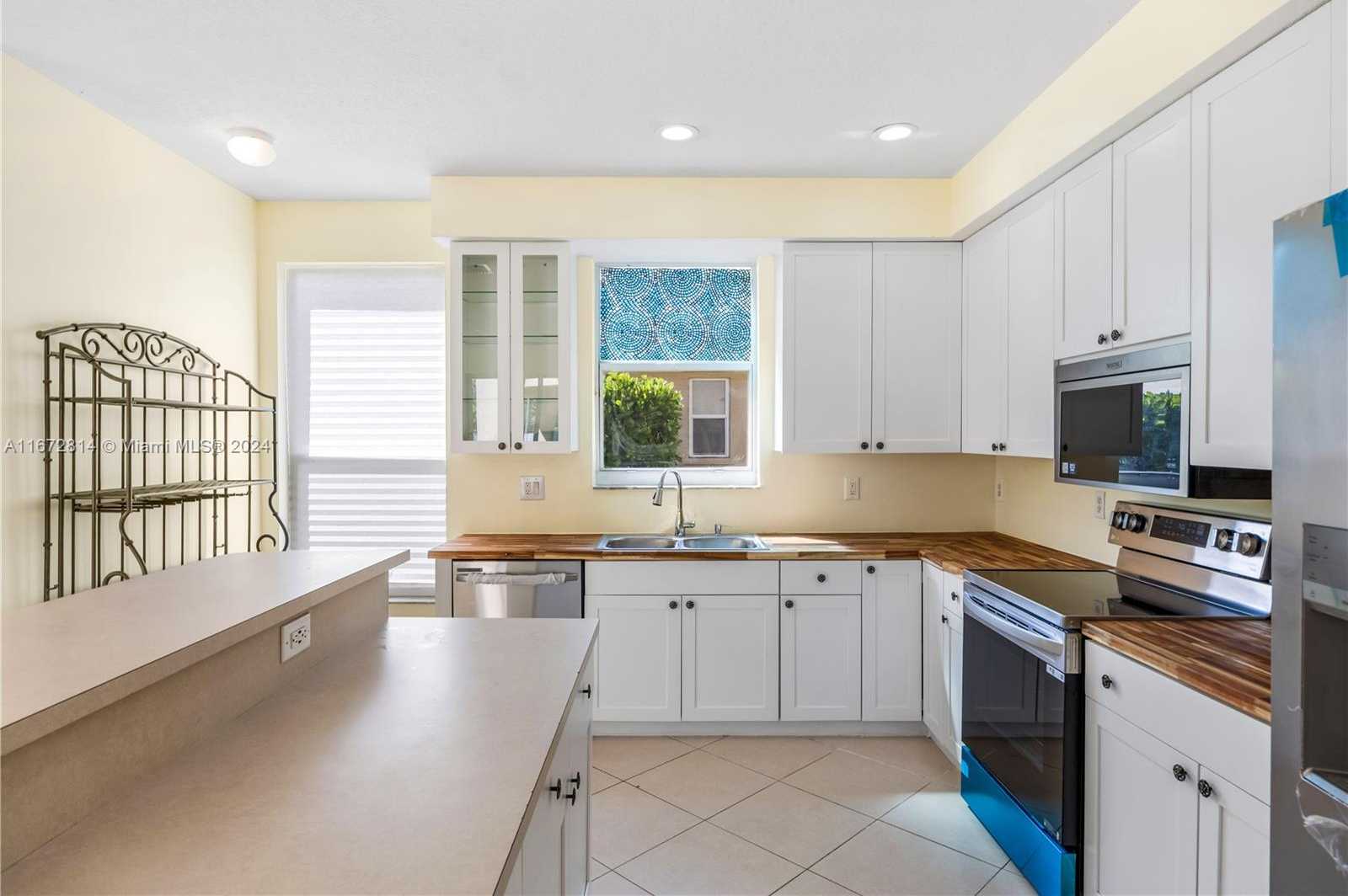 Small Image of 751 SOUTH WEST 191ST AVE, Pembroke Pines Number 5