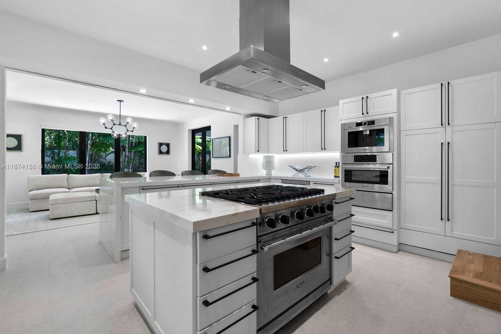 Small Image of 5735 NORTH BAY RD, Miami Beach Number 10