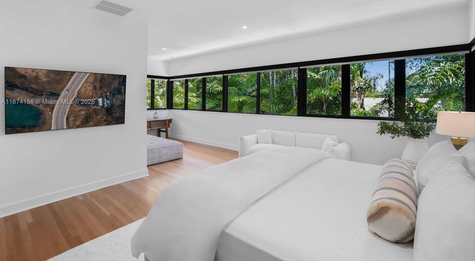Small Image of 5735 NORTH BAY RD, Miami Beach Number 15