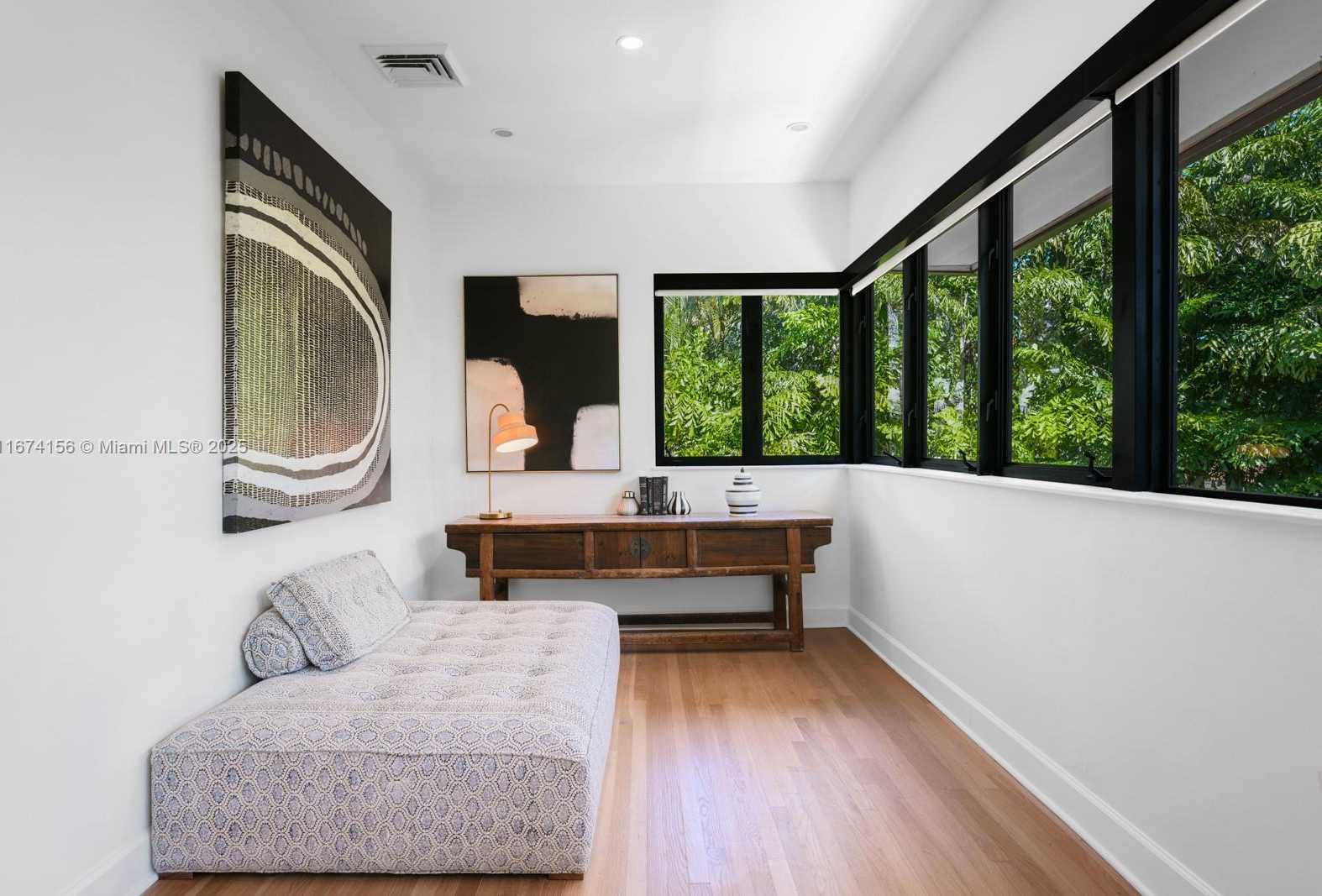Small Image of 5735 NORTH BAY RD, Miami Beach Number 16