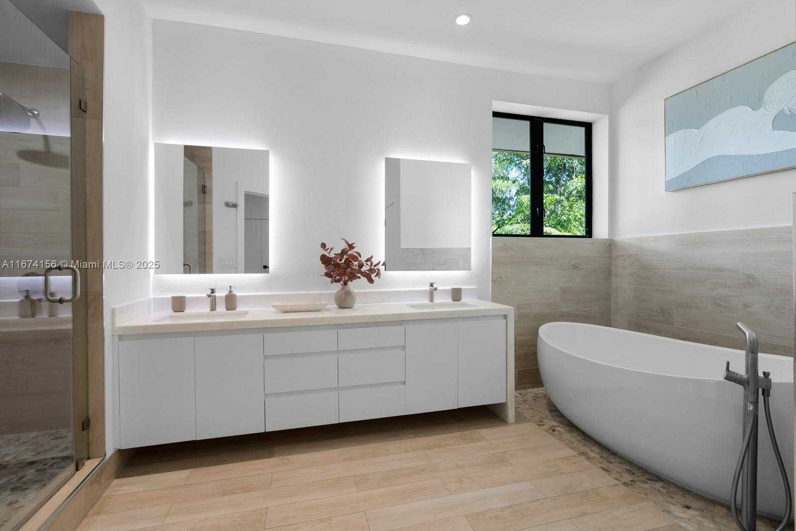 Small Image of 5735 NORTH BAY RD, Miami Beach Number 17