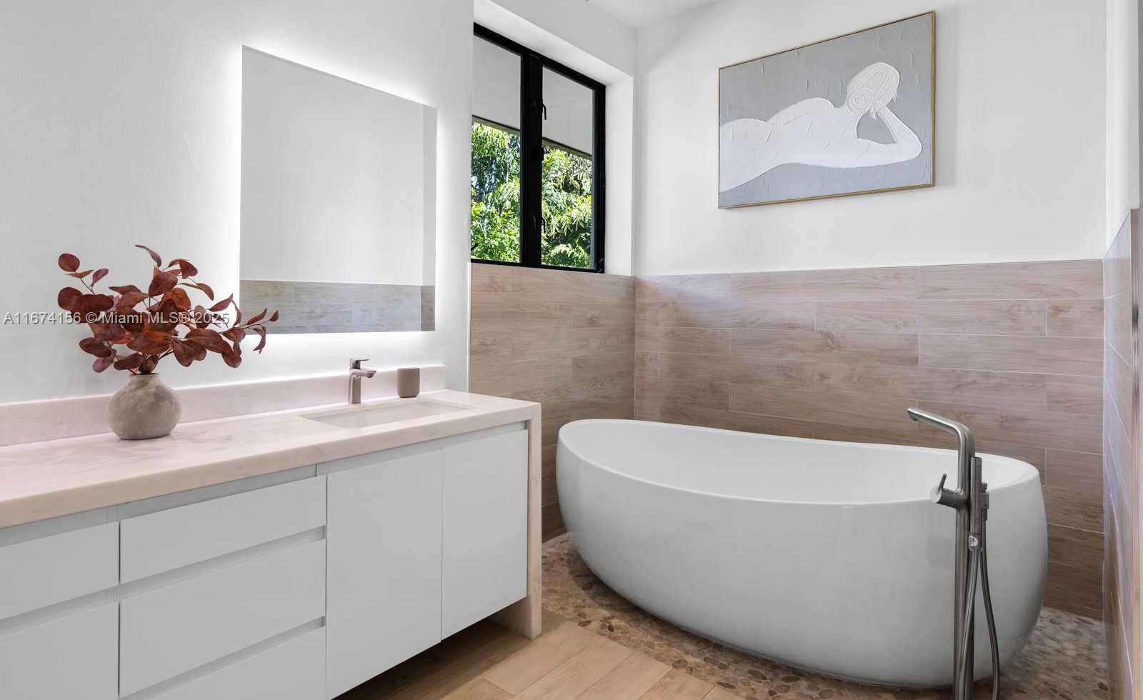 Small Image of 5735 NORTH BAY RD, Miami Beach Number 18