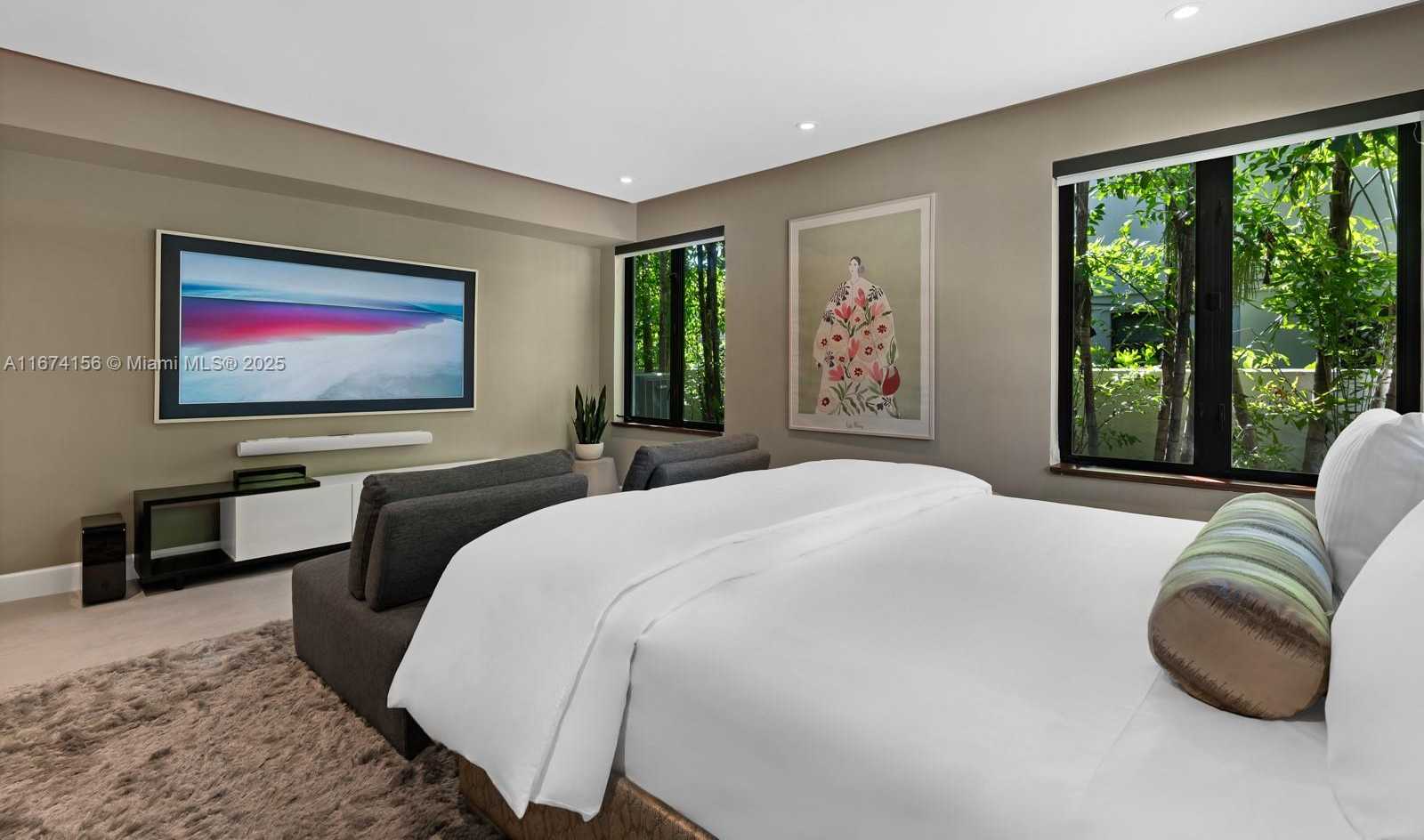 Small Image of 5735 NORTH BAY RD, Miami Beach Number 28