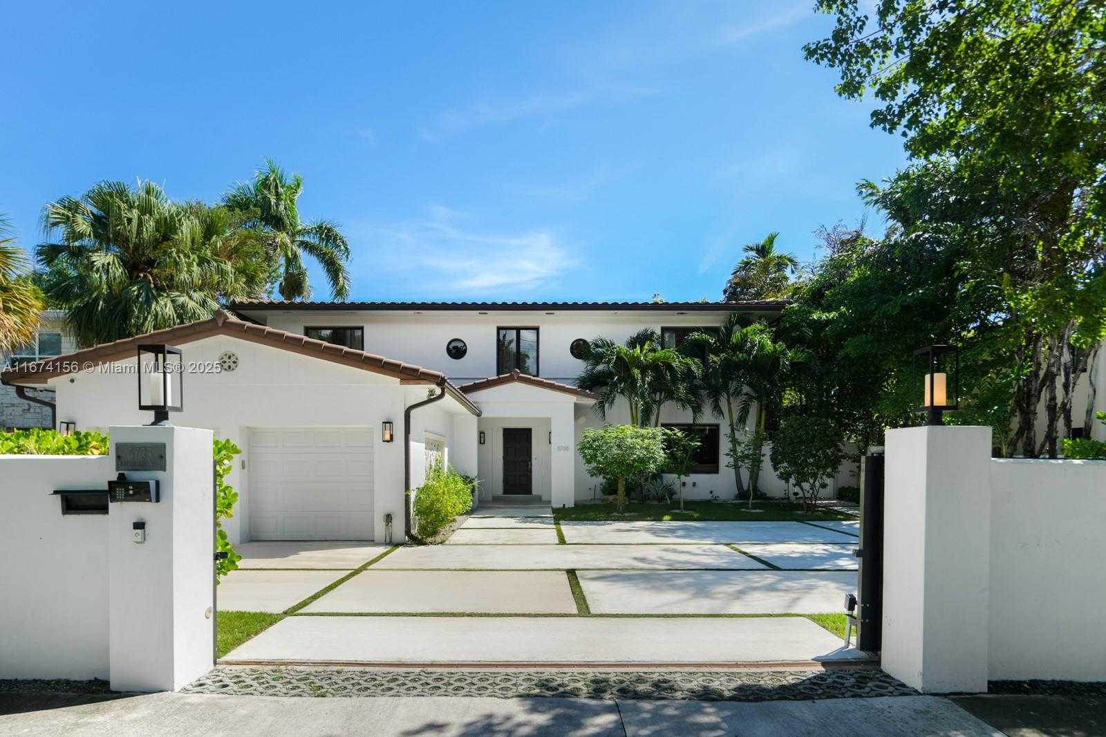 Small Image of 5735 NORTH BAY RD, Miami Beach Number 35