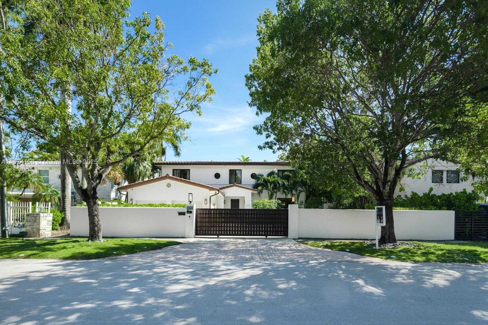 Small Image of 5735 NORTH BAY RD, Miami Beach Number 36