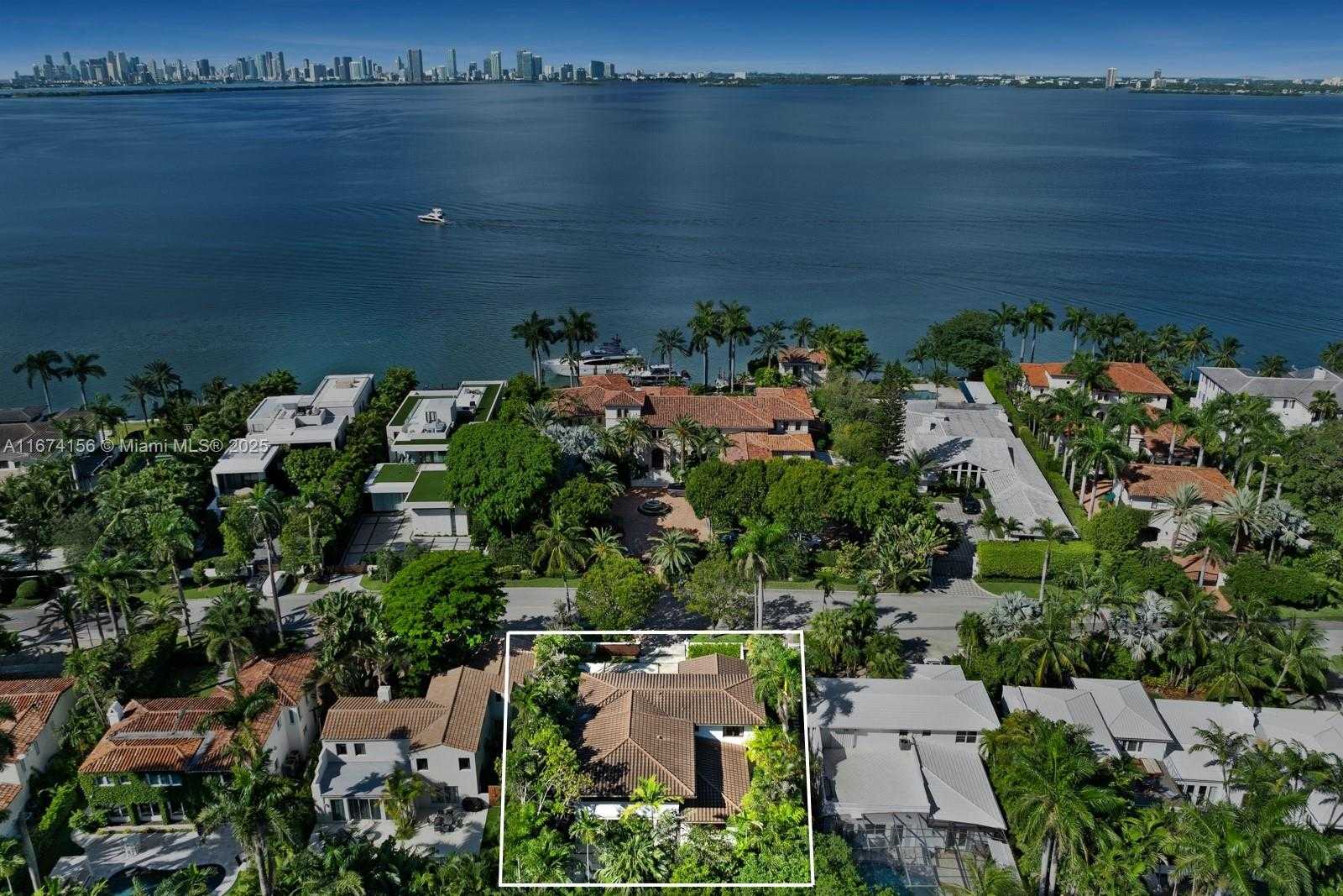 Small Image of 5735 NORTH BAY RD, Miami Beach Number 37