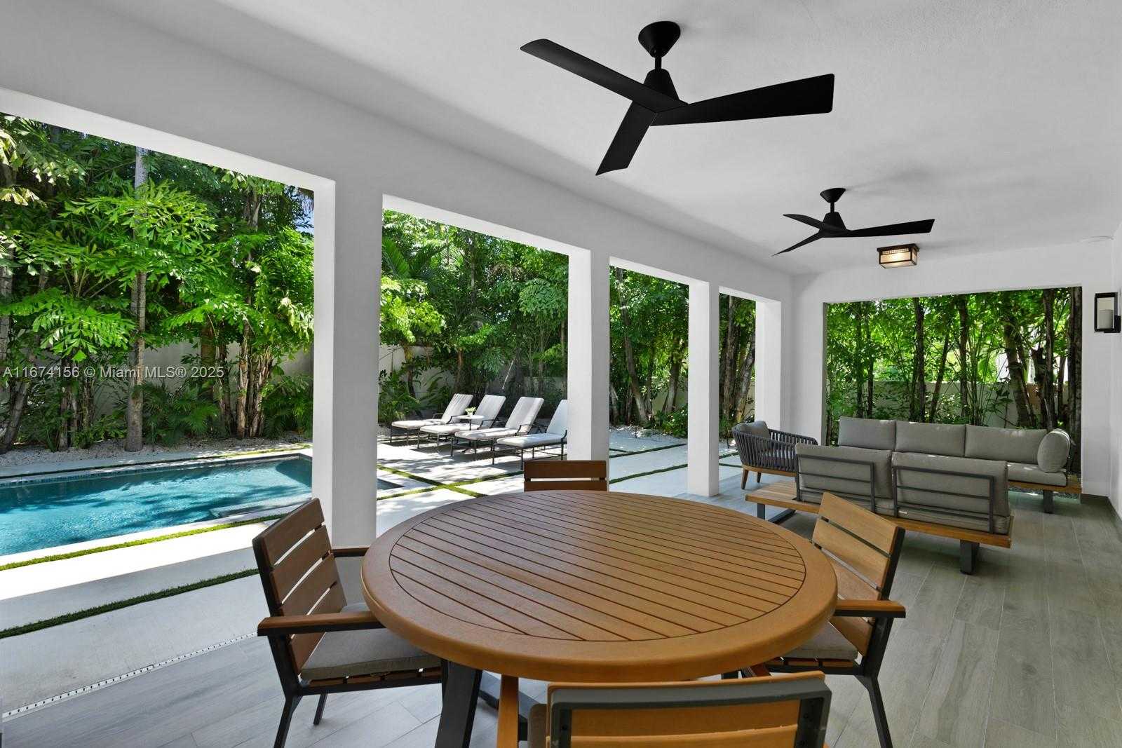 Small Image of 5735 NORTH BAY RD, Miami Beach Number 4