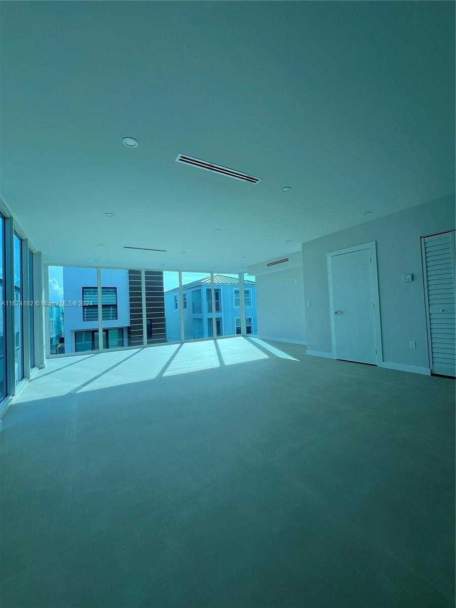 Small Image of 94825 OVERSEAS HWY 253, Key Largo Number 9