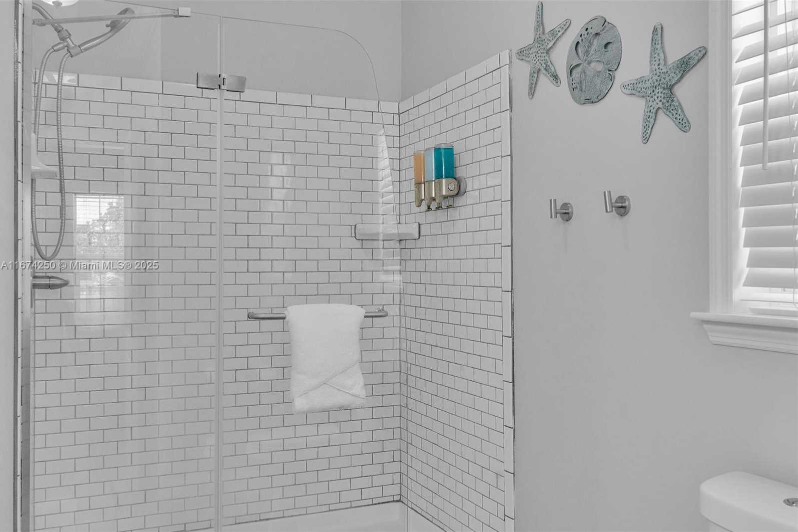 Small Image of 121 VENETIAN DR, Islamorada Number 15