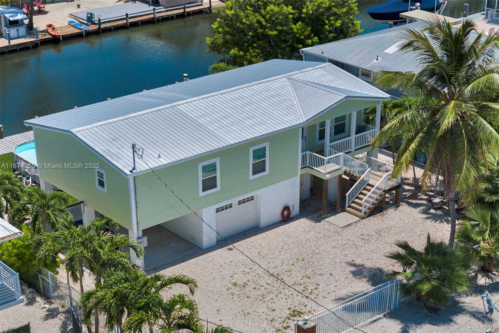 Small Image of 121 VENETIAN DR, Islamorada Number 17