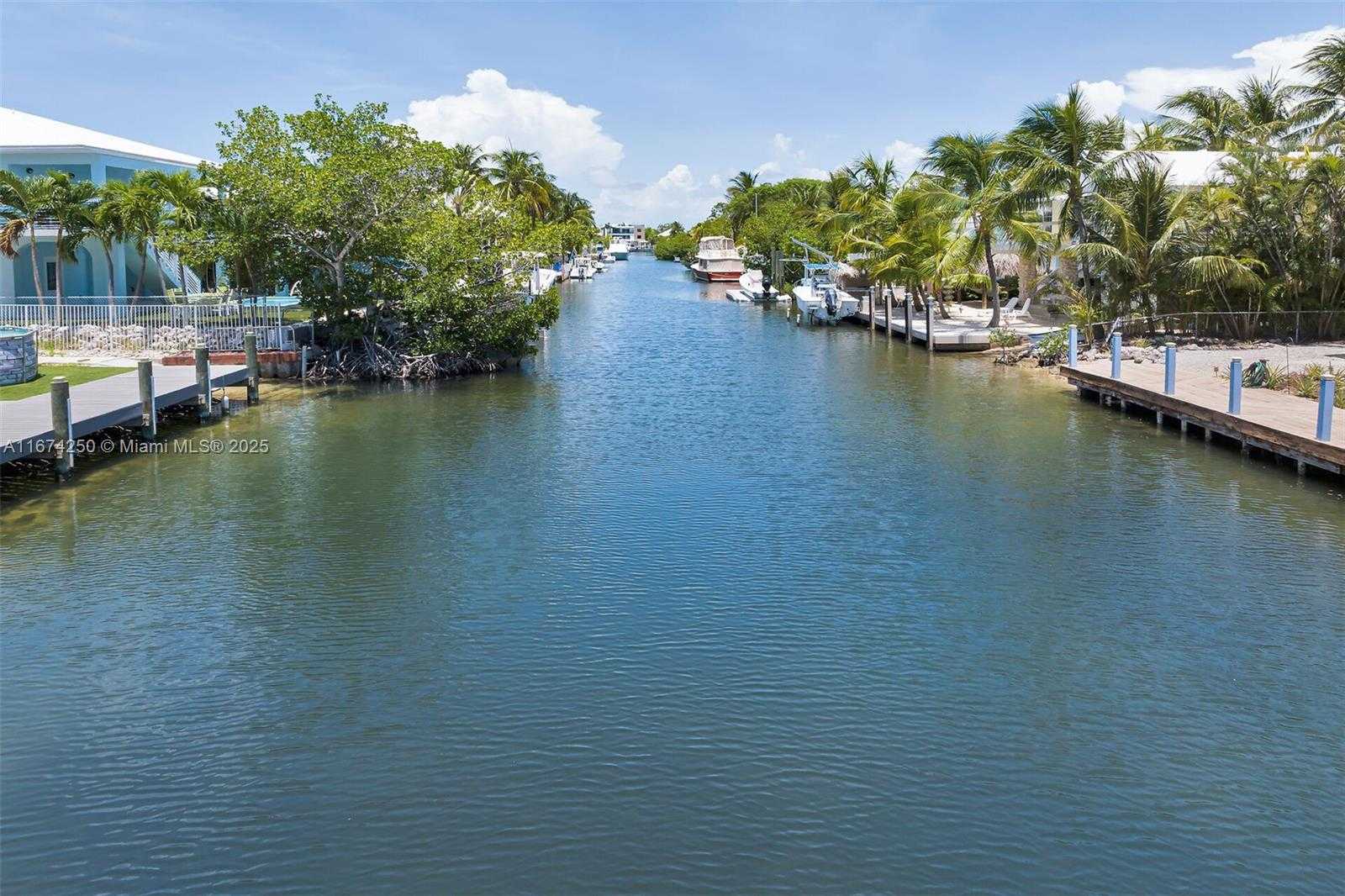 Small Image of 121 VENETIAN DR, Islamorada Number 19
