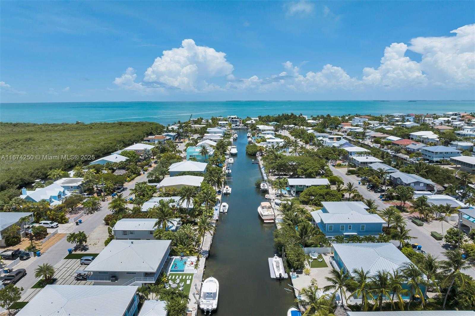 Small Image of 121 VENETIAN DR, Islamorada Number 22