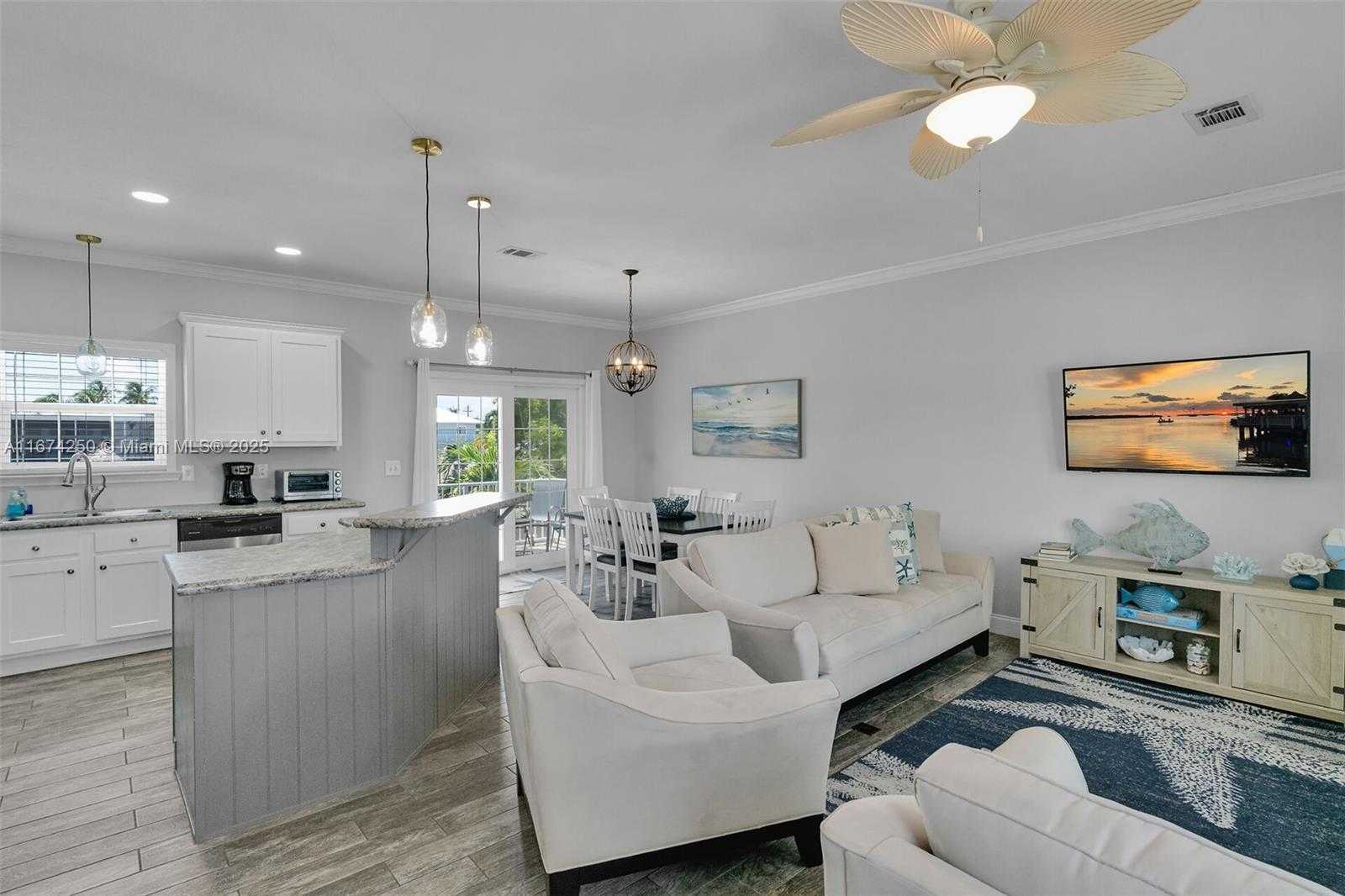 Small Image of 121 VENETIAN DR, Islamorada Number 4