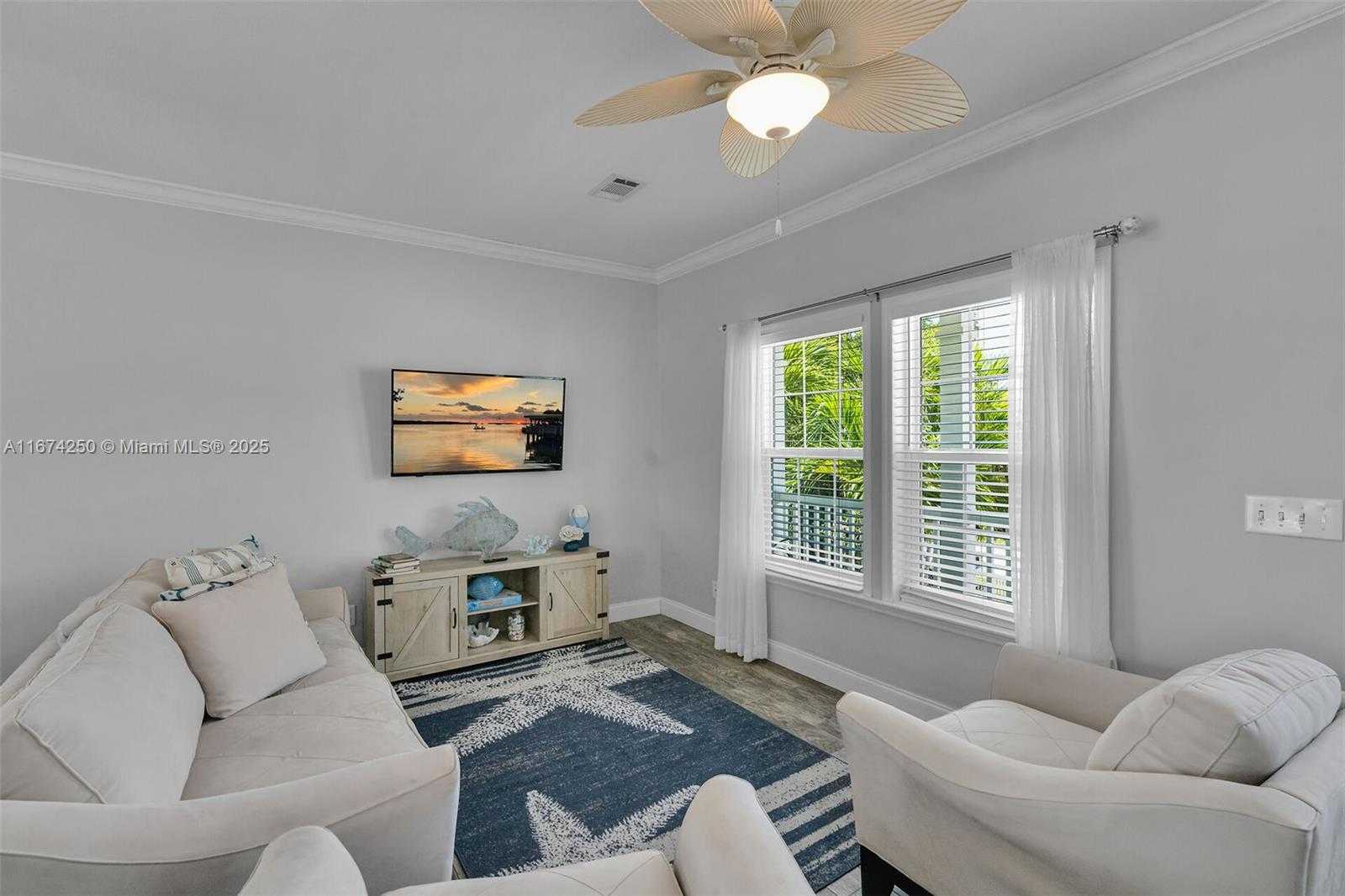 Small Image of 121 VENETIAN DR, Islamorada Number 5
