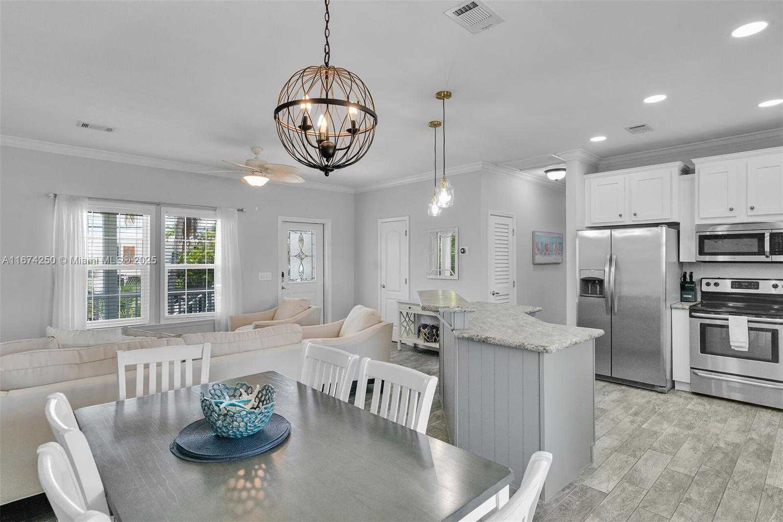Small Image of 121 VENETIAN DR, Islamorada Number 6