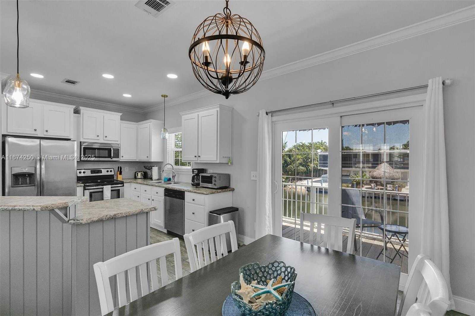Small Image of 121 VENETIAN DR, Islamorada Number 7