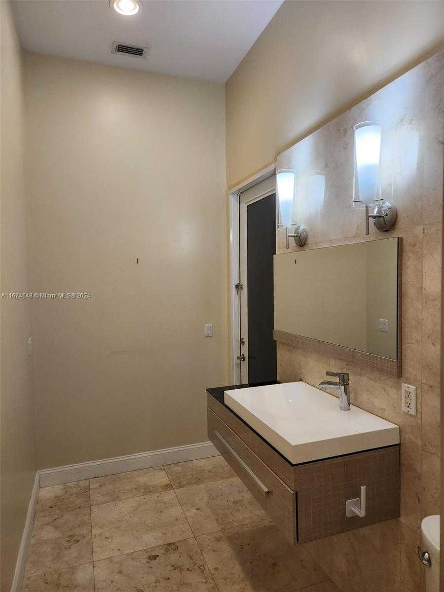 Small Image of 321 WINDMILL PALM AVE, Plantation Number 13