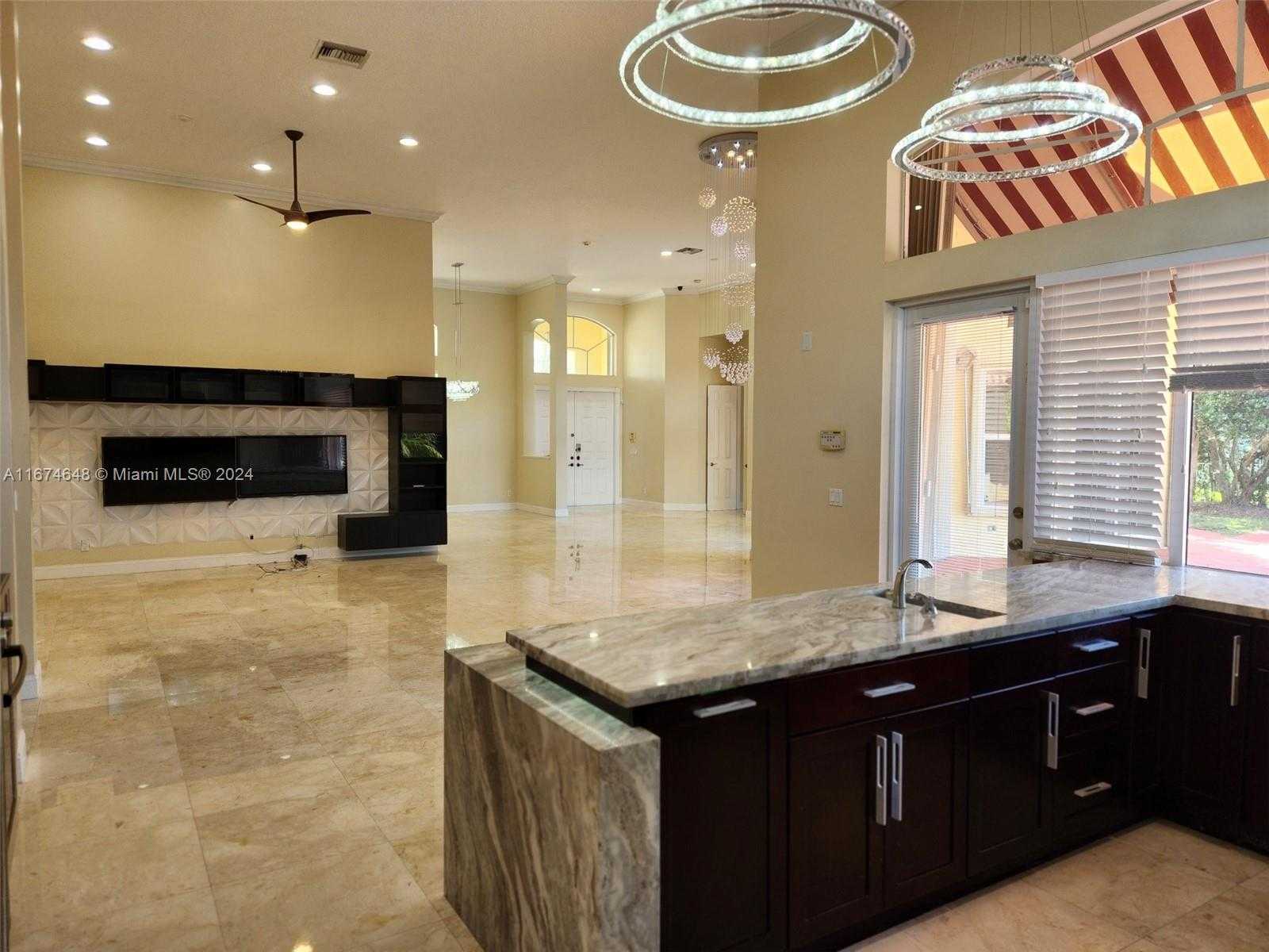 Small Image of 321 WINDMILL PALM AVE, Plantation Number 7