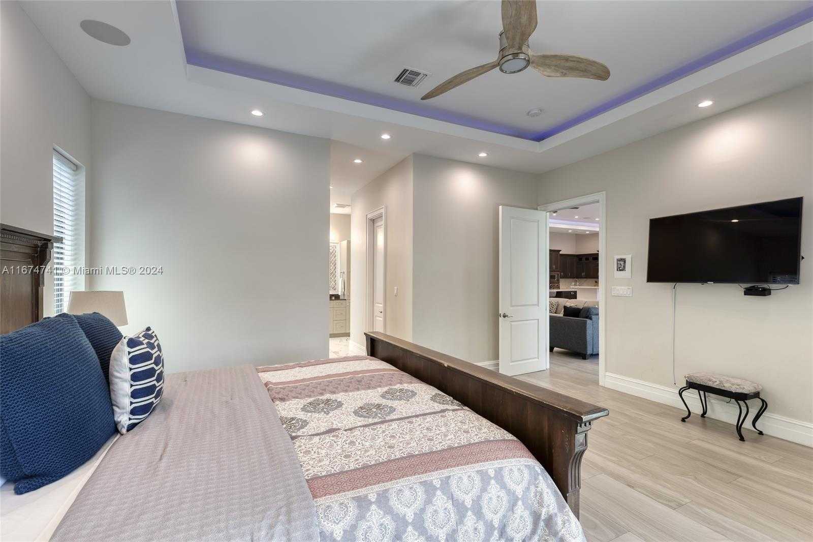 Small Image of 829 PONCE DE LEON DR, Fort Lauderdale Number 20