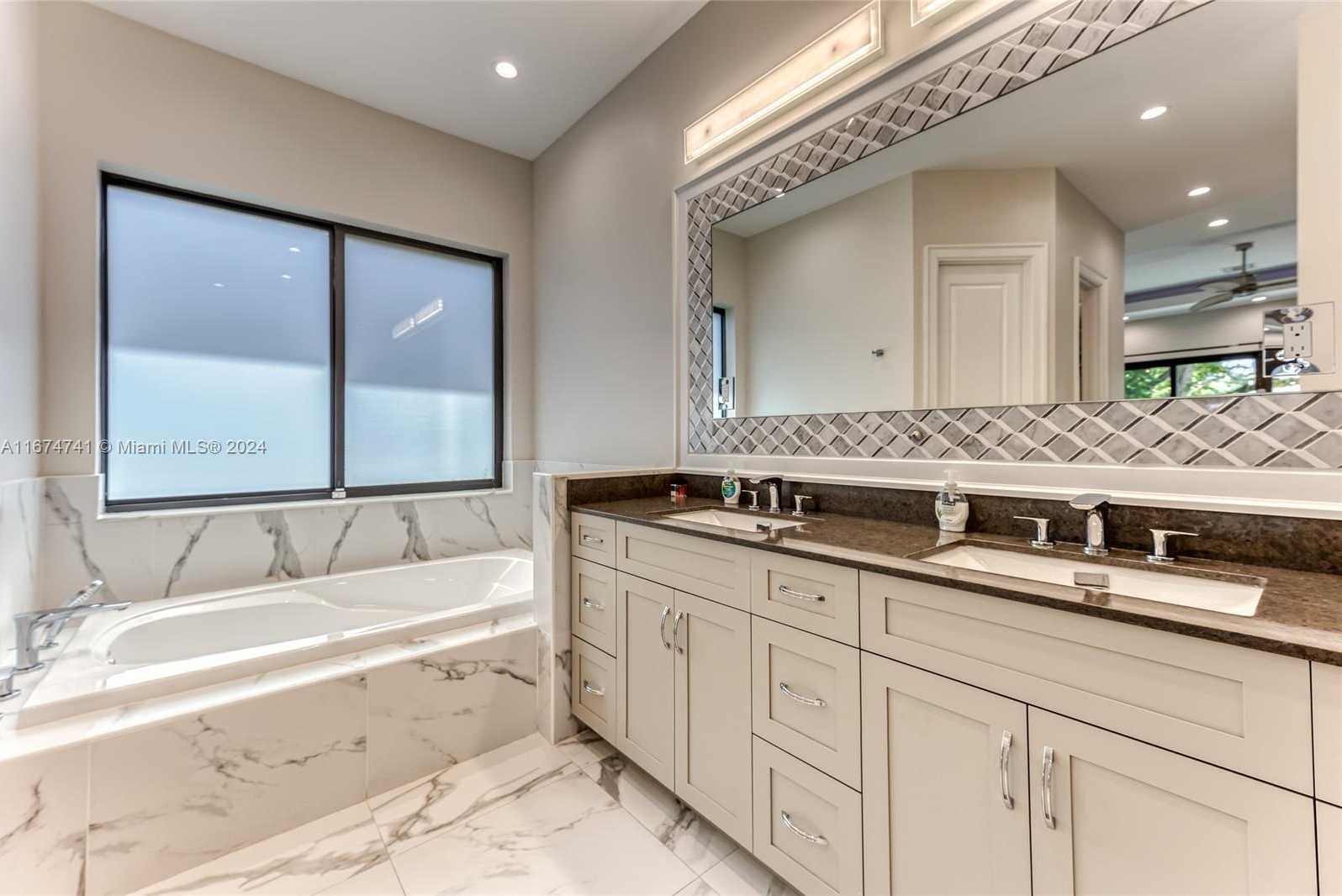 Small Image of 829 PONCE DE LEON DR, Fort Lauderdale Number 21