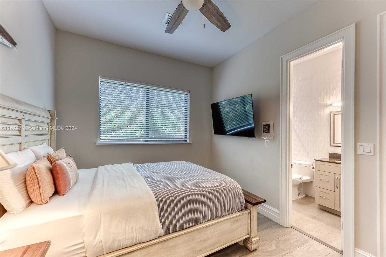 Small Image of 829 PONCE DE LEON DR, Fort Lauderdale Number 25