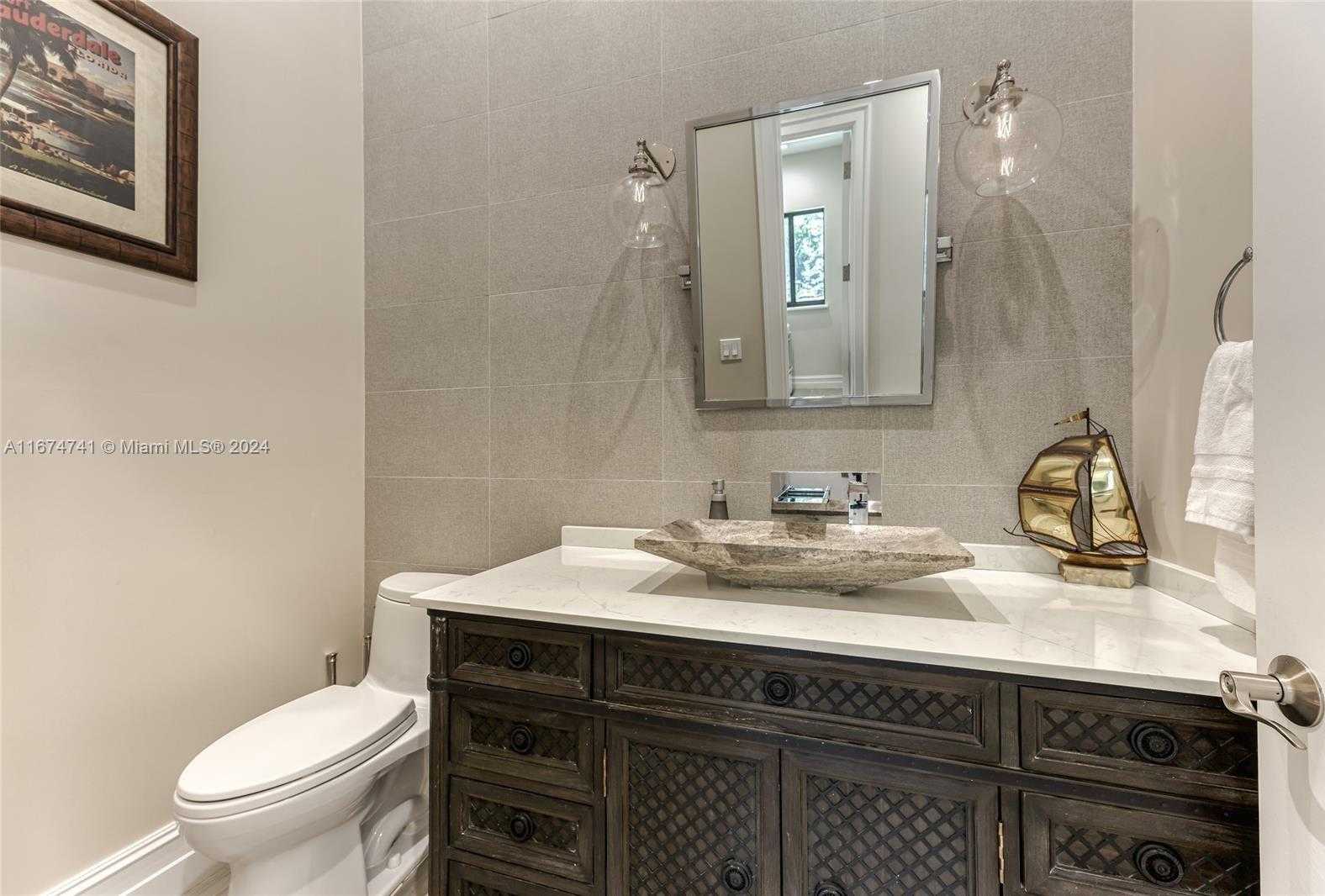 Small Image of 829 PONCE DE LEON DR, Fort Lauderdale Number 28