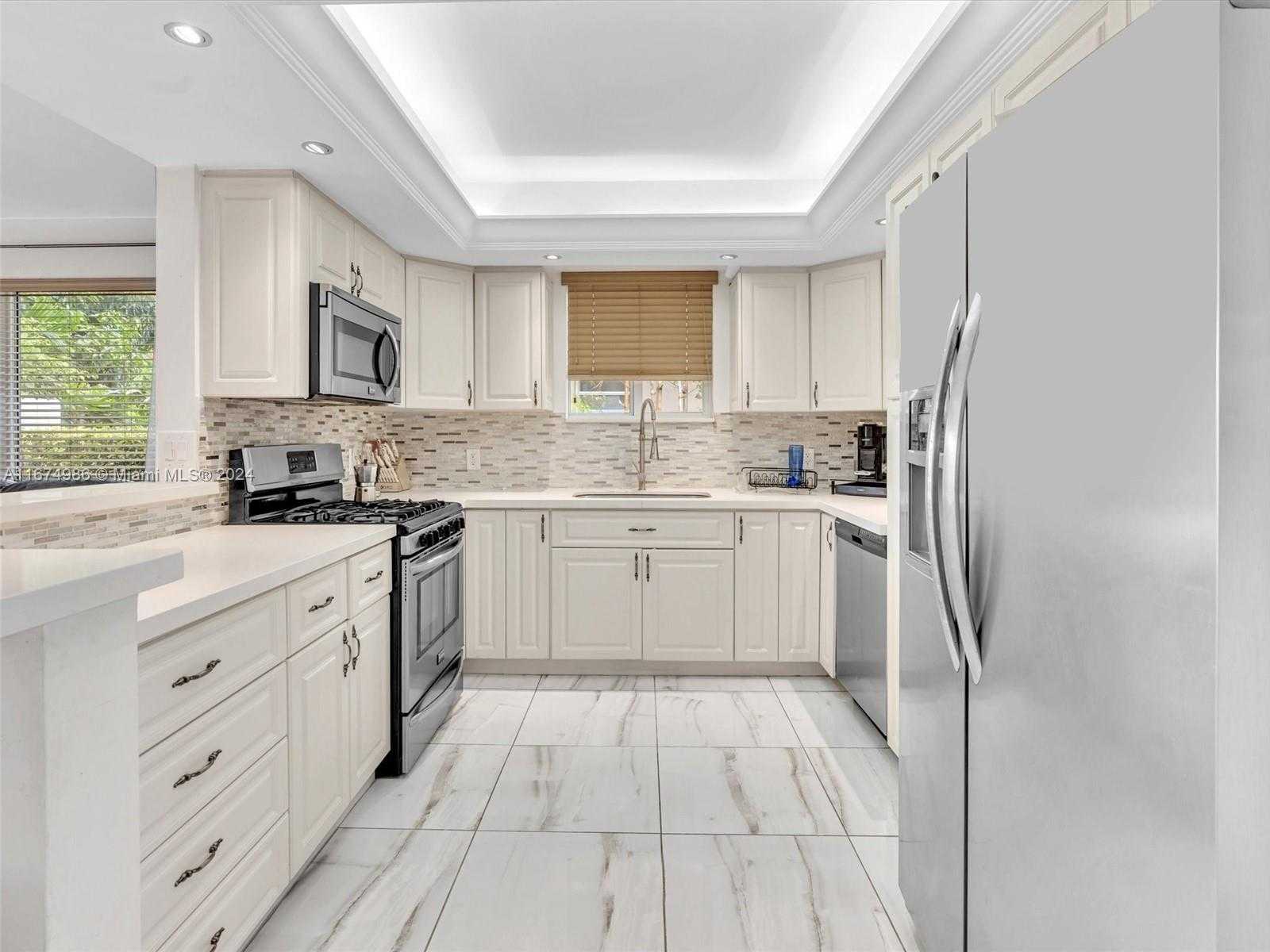 Small Image of 7504 HISPANOLA AVE, North Bay Village Number 17