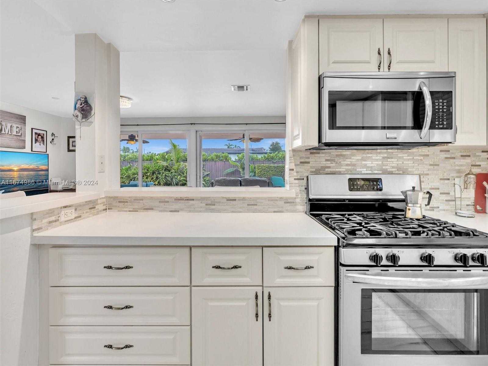 Small Image of 7504 HISPANOLA AVE, North Bay Village Number 19