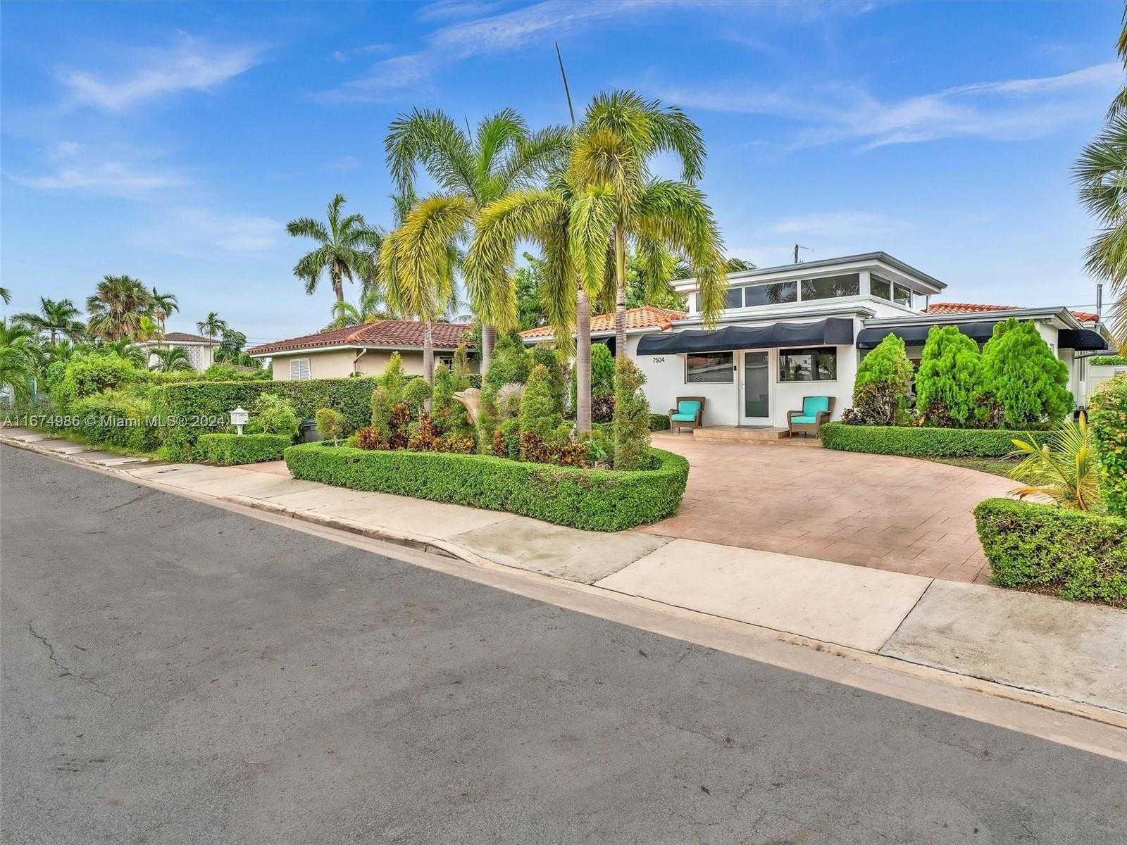 Small Image of 7504 HISPANOLA AVE, North Bay Village Number 2