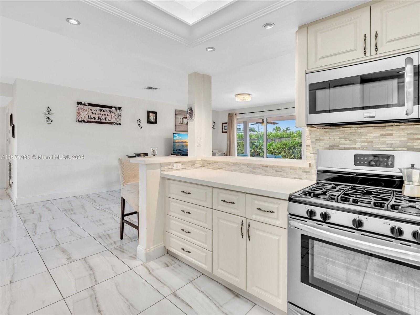 Small Image of 7504 HISPANOLA AVE, North Bay Village Number 20