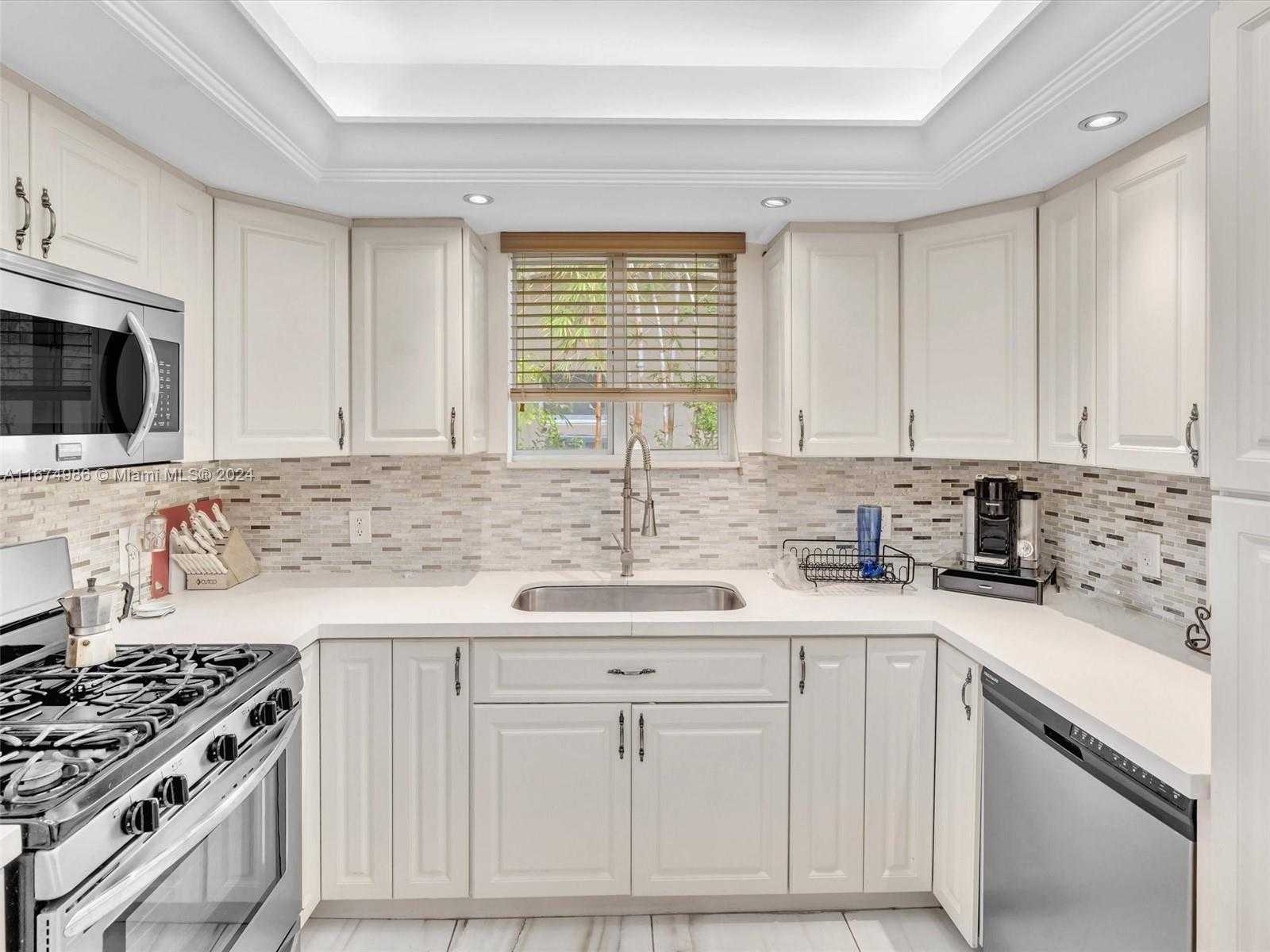Small Image of 7504 HISPANOLA AVE, North Bay Village Number 23