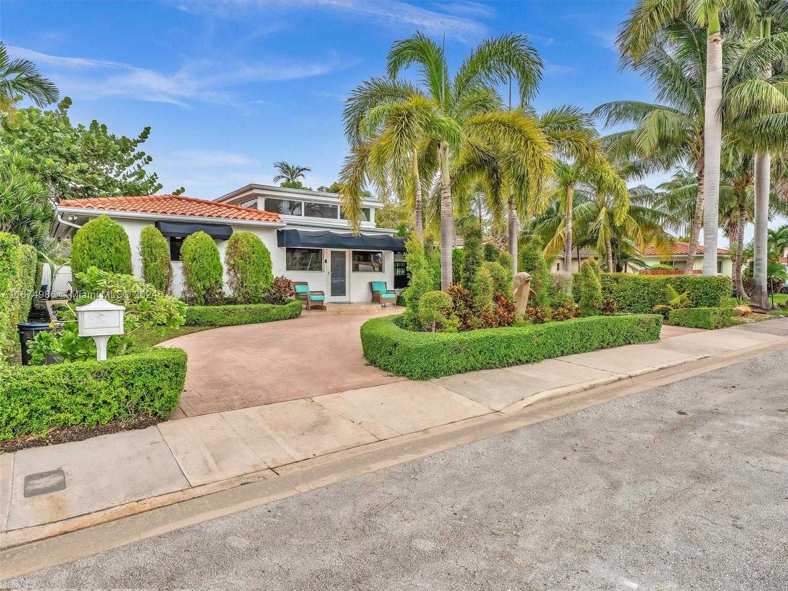 Small Image of 7504 HISPANOLA AVE, North Bay Village Number 3