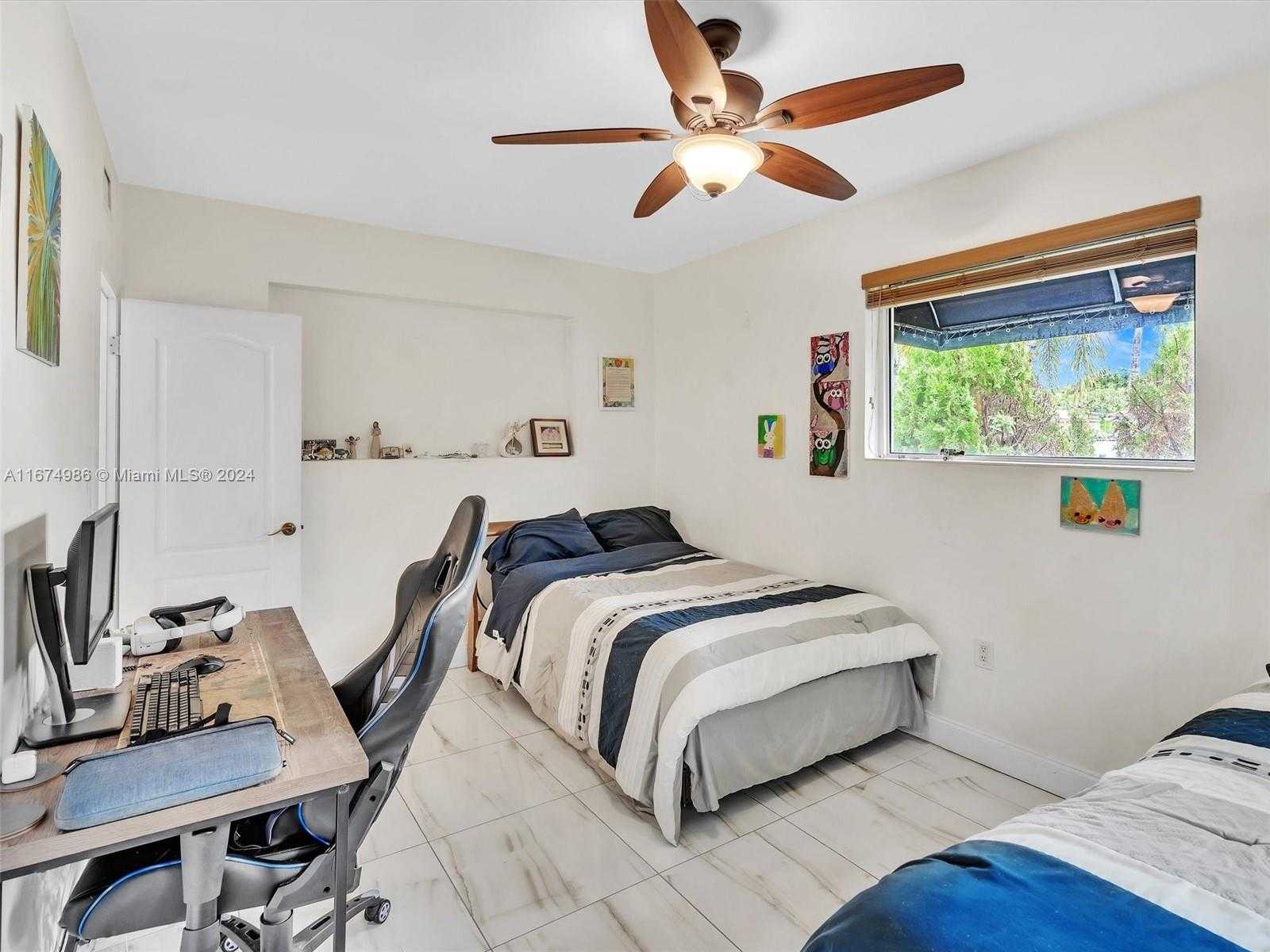 Small Image of 7504 HISPANOLA AVE, North Bay Village Number 34